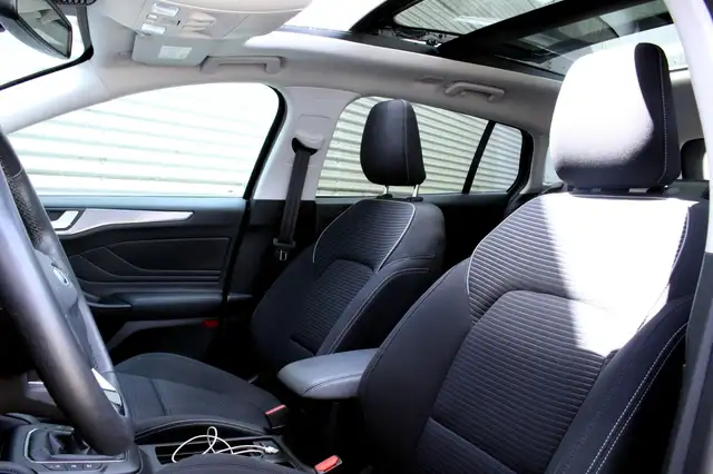 Ford Focus view 12