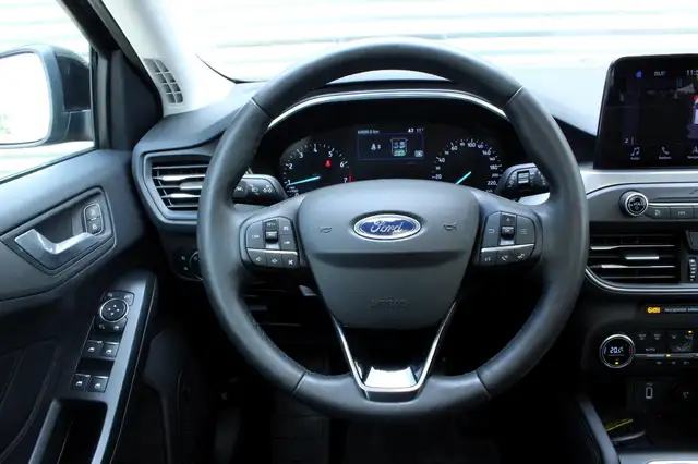 Ford Focus view 13