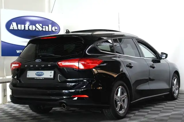 Ford Focus view 3
