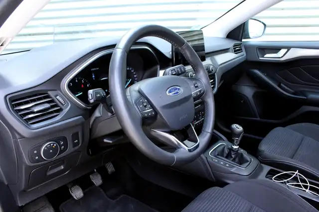 Ford Focus view 11