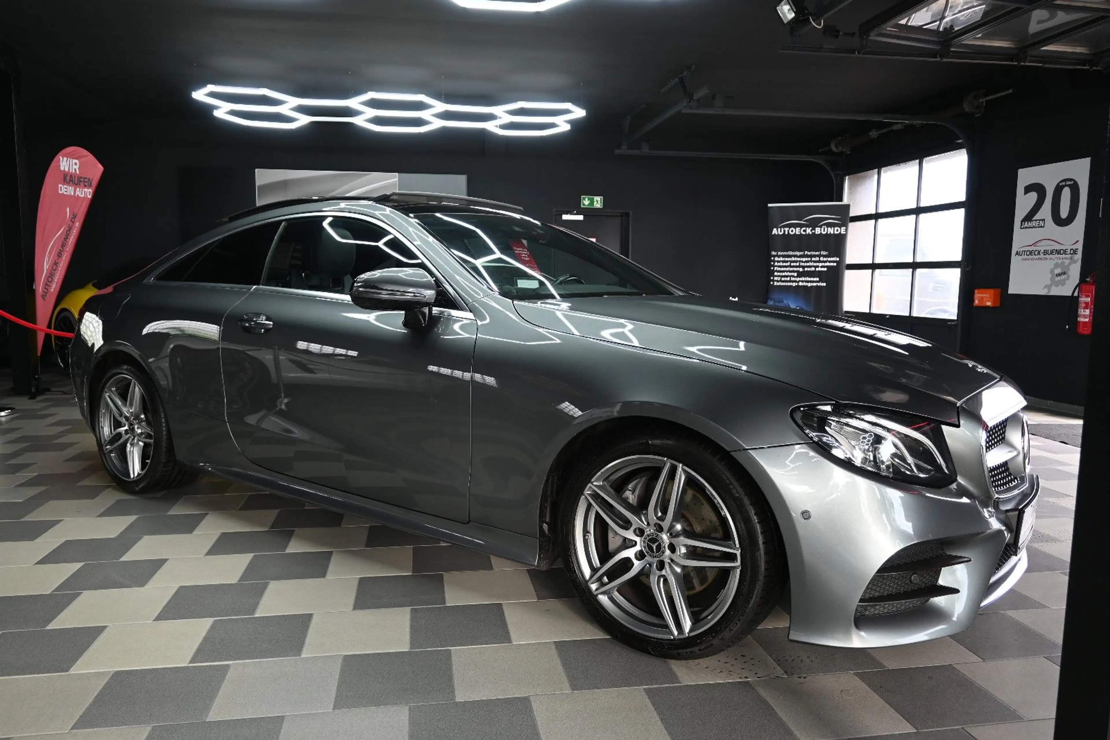 Mercedes-Benz E 300 E300 Coupe AMG/Pano/TW-Ass/Burmester/Kam/Distro — photo 4