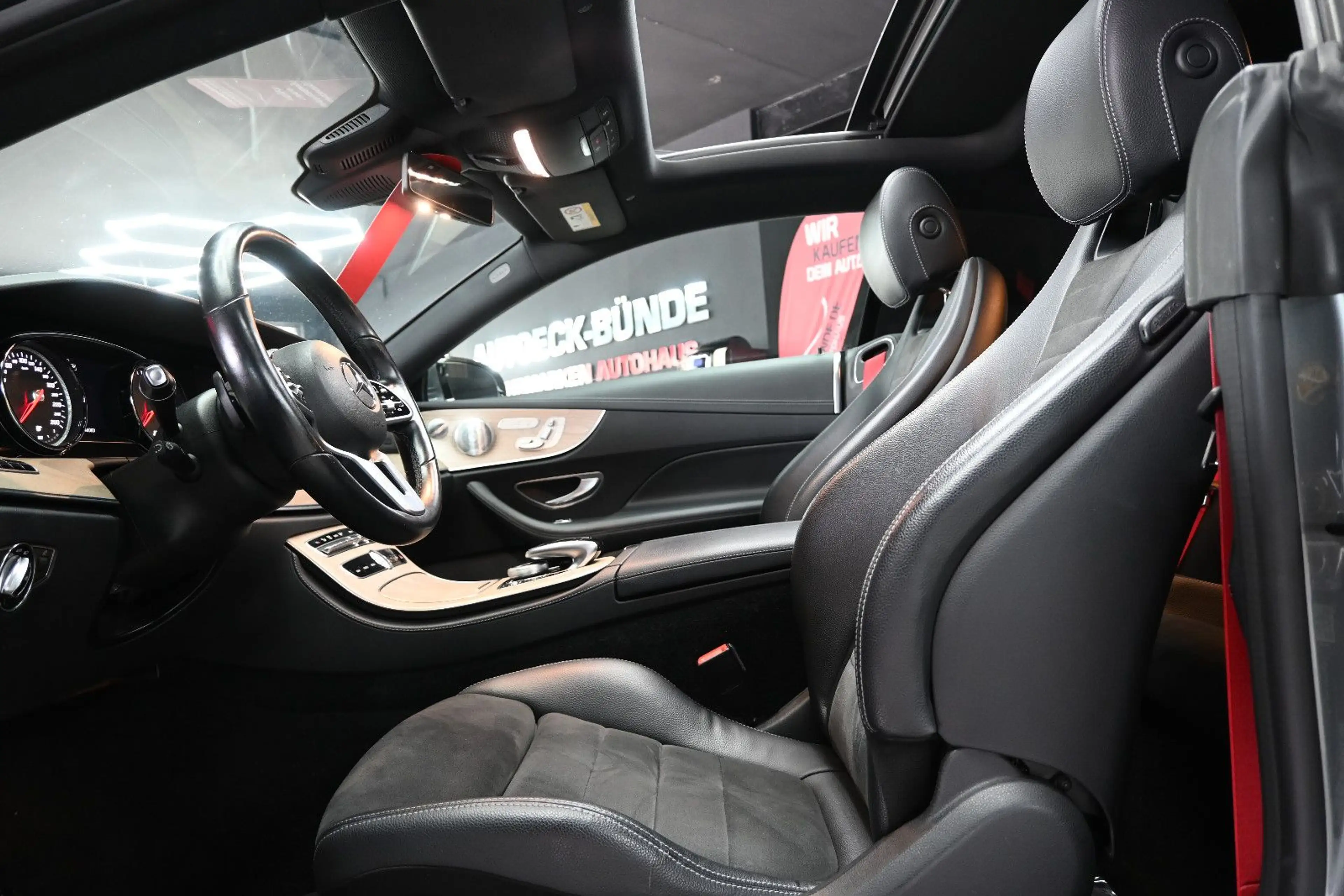 Mercedes-Benz E 300 E300 Coupe AMG/Pano/TW-Ass/Burmester/Kam/Distro — photo 12