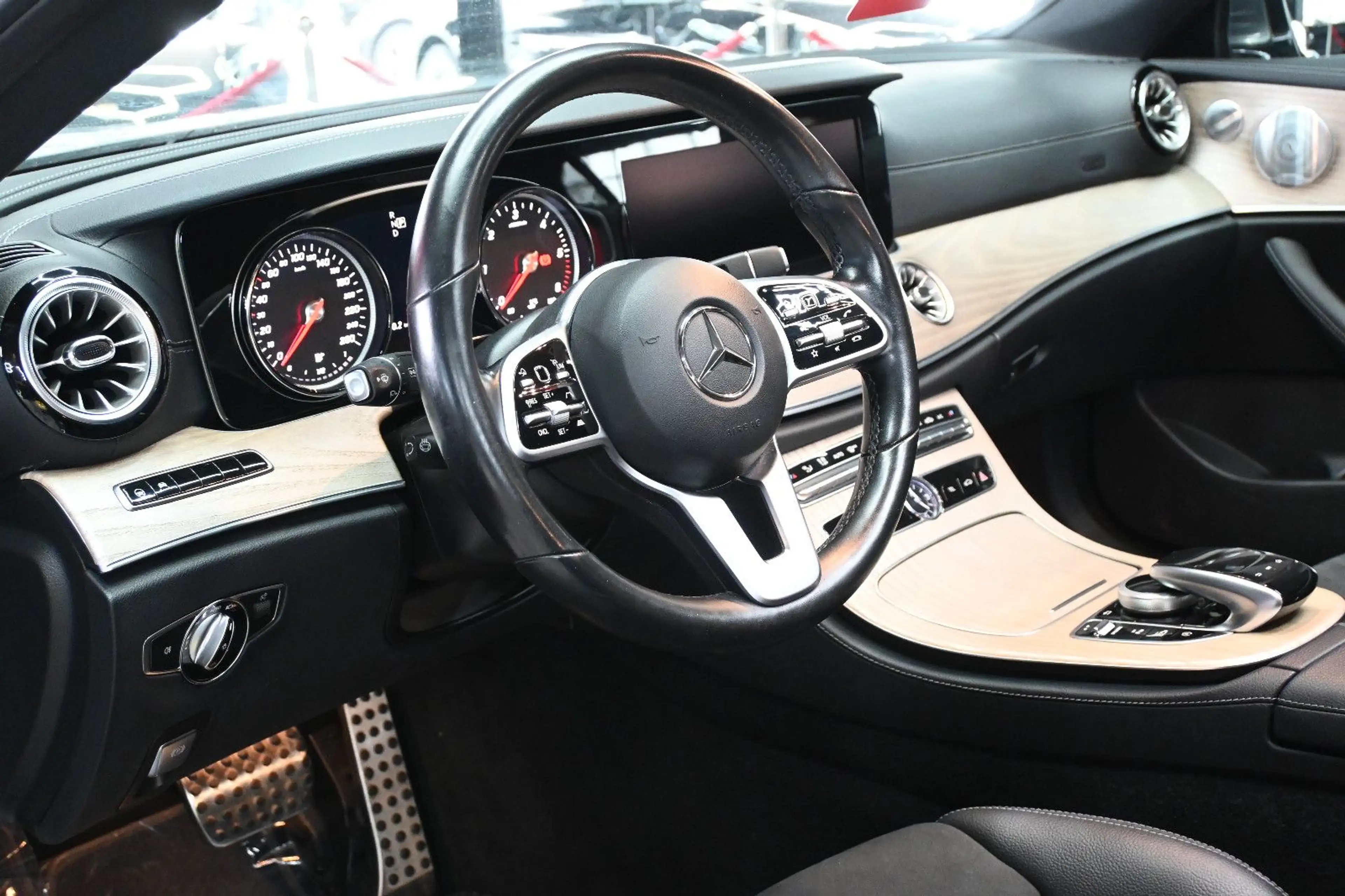 Mercedes-Benz E 300 E300 Coupe AMG/Pano/TW-Ass/Burmester/Kam/Distro — photo 10