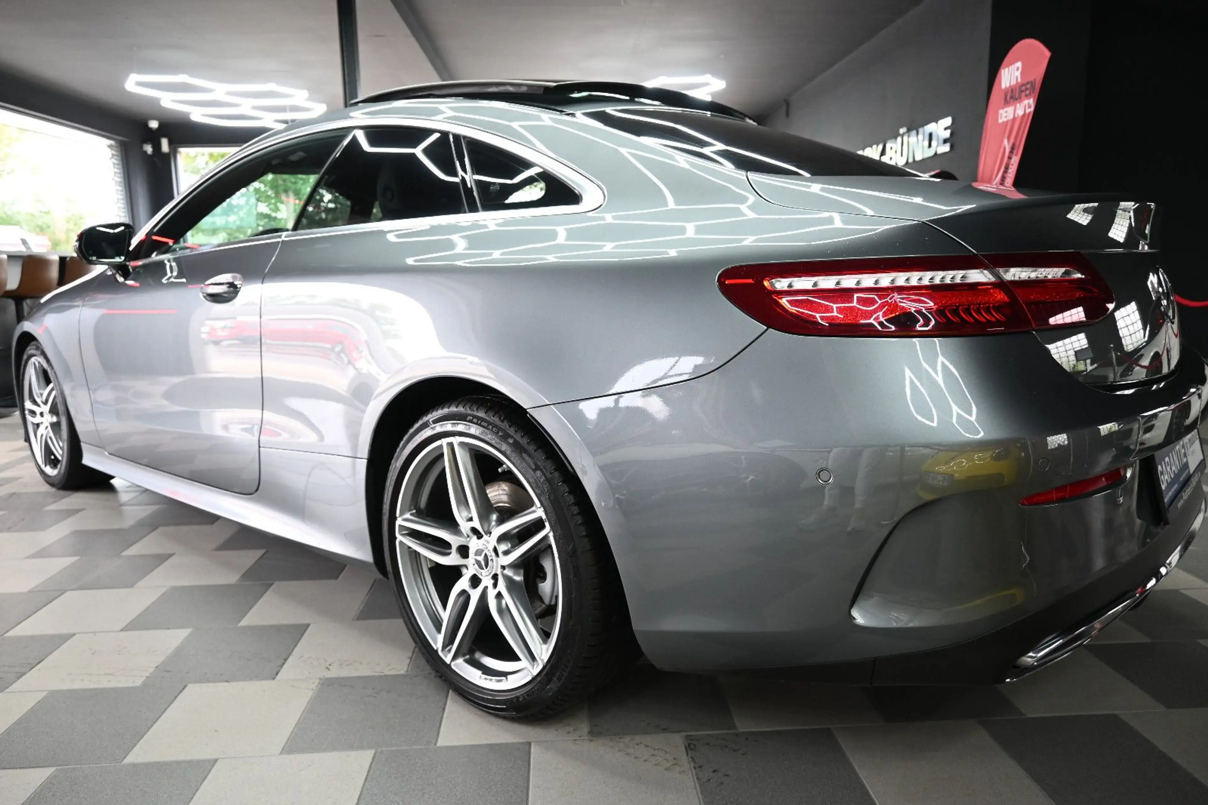 Mercedes-Benz E 300 E300 Coupe AMG/Pano/TW-Ass/Burmester/Kam/Distro — photo 8