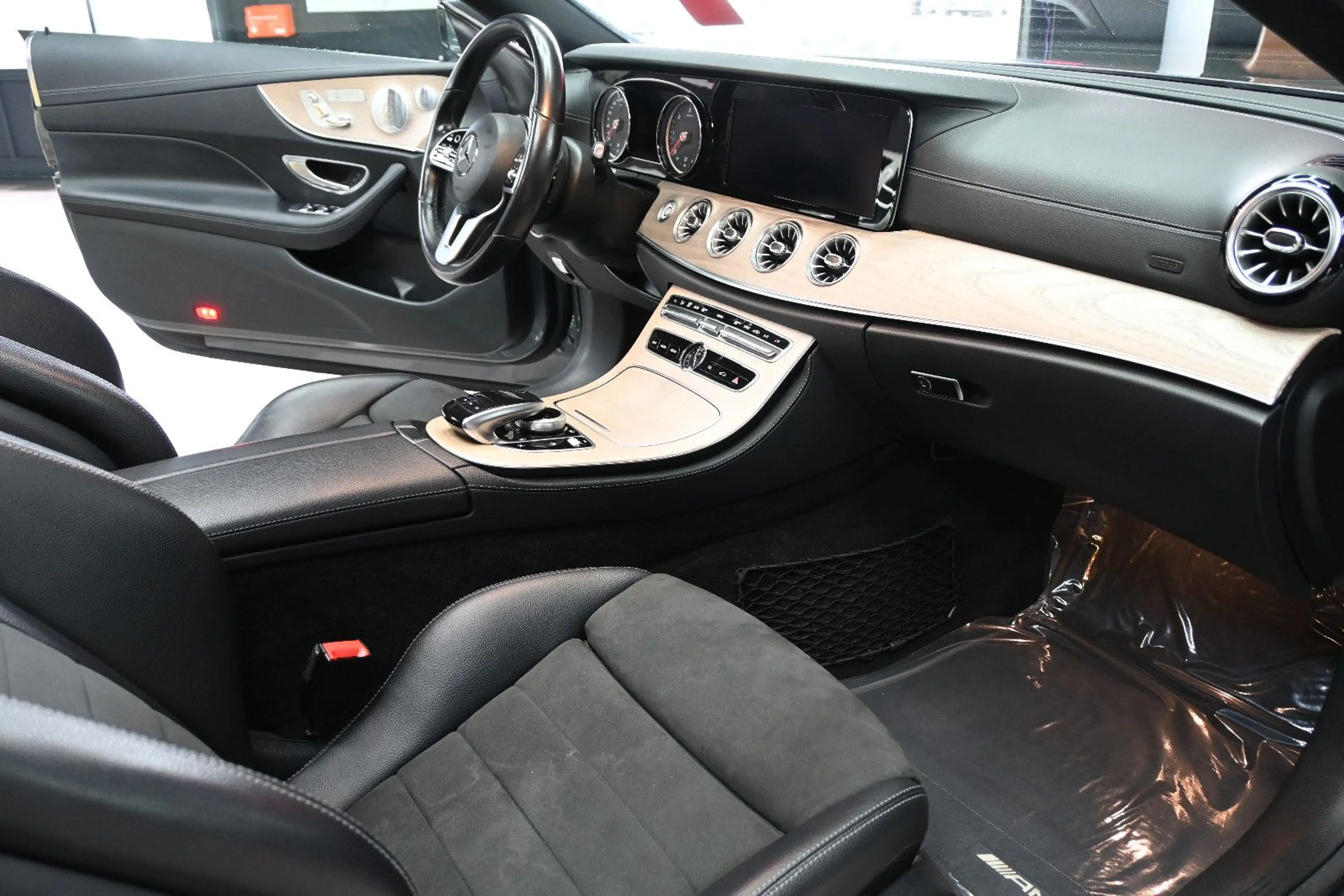 Mercedes-Benz E 300 E300 Coupe AMG/Pano/TW-Ass/Burmester/Kam/Distro — photo 14