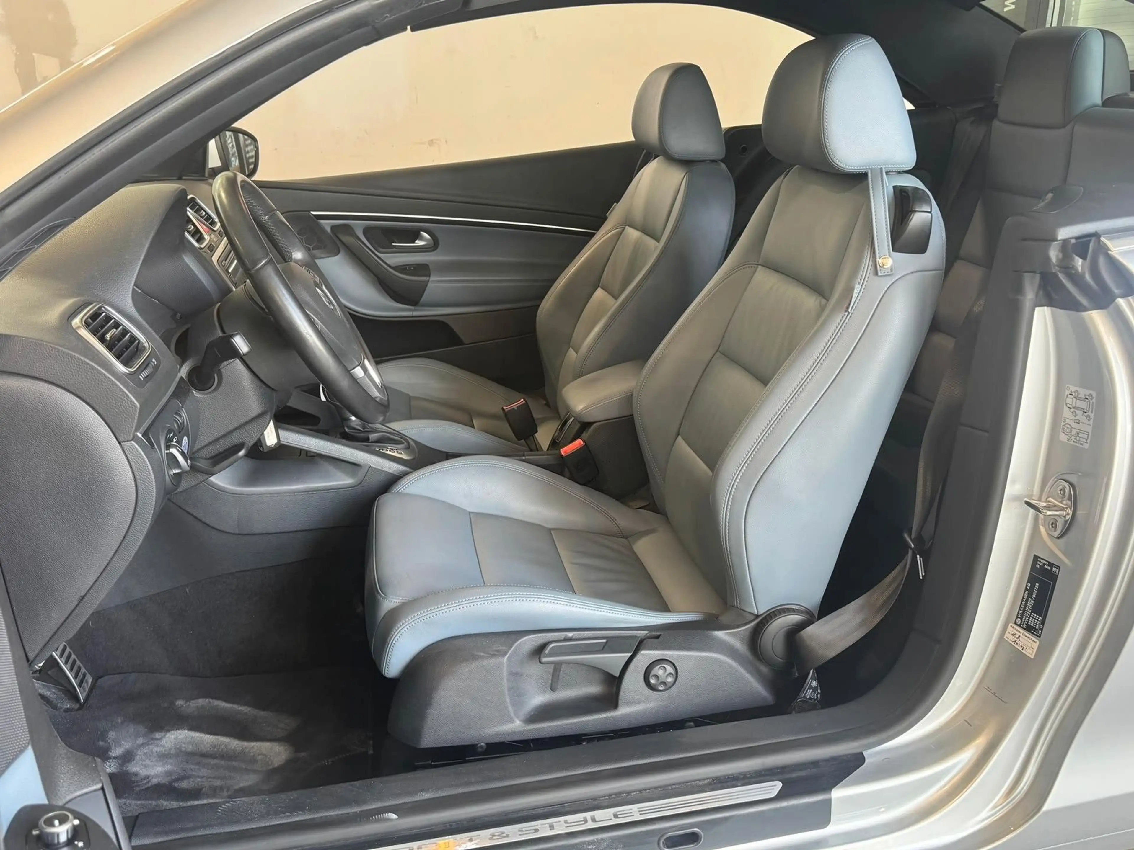 Volkswagen Eos EOS LEDER NAVI XENON PANO TOP ZUSTAND — photo 13