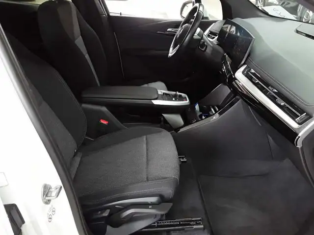 BMW 2 Series view 8