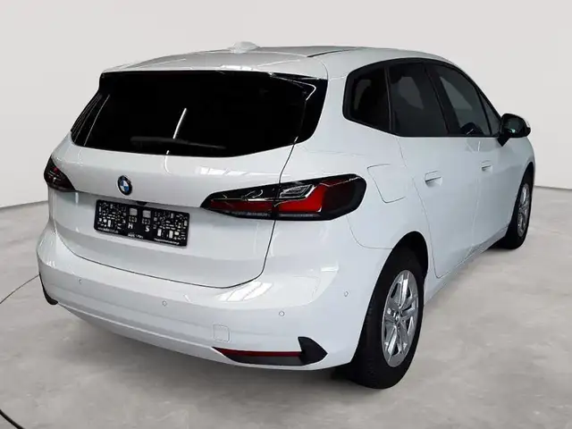BMW 2 Series view 4