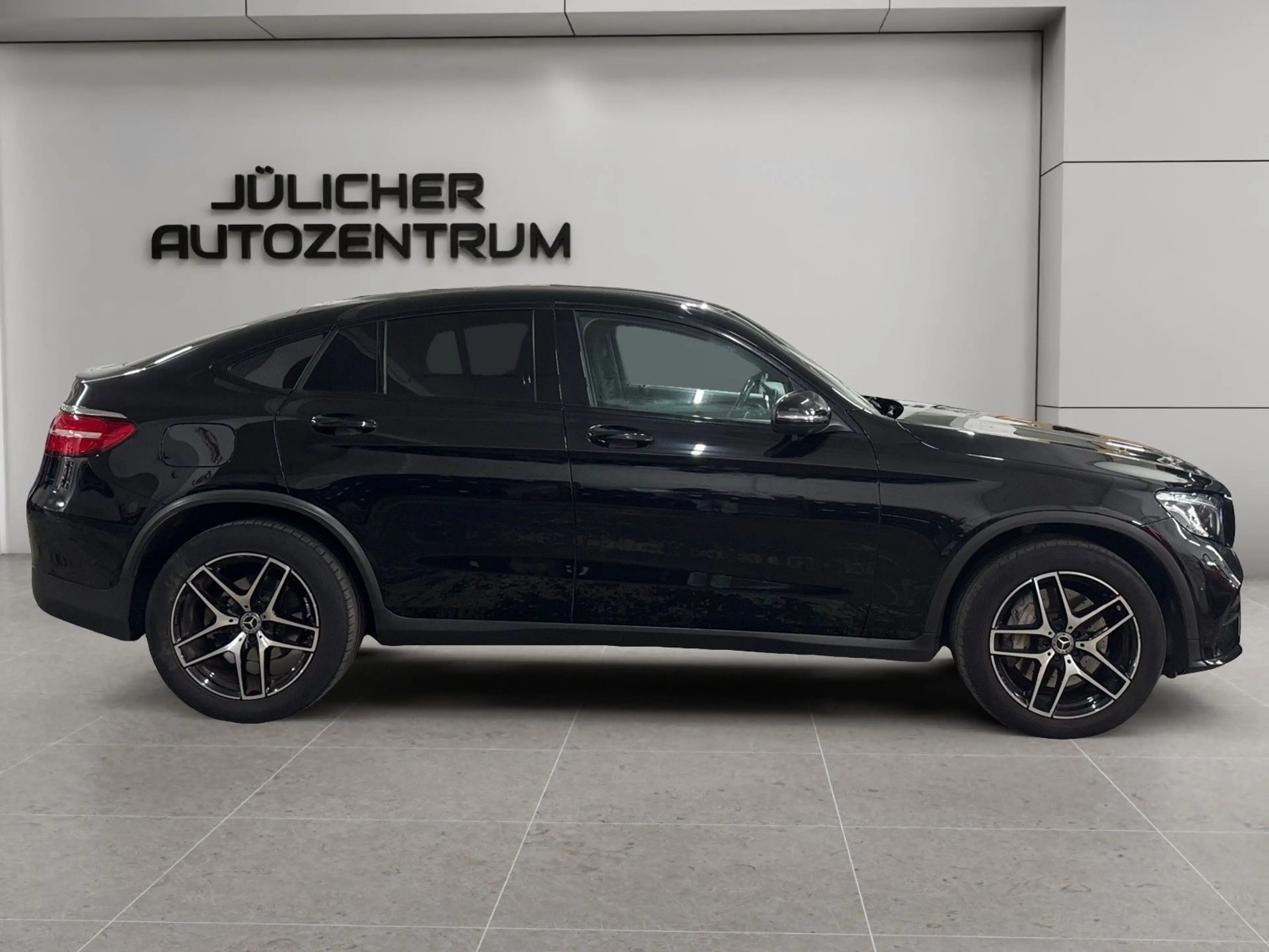 Mercedes-Benz GLC 250 Coupe 4Matic Amg, 2.Hand, Scheckheft — photo 2