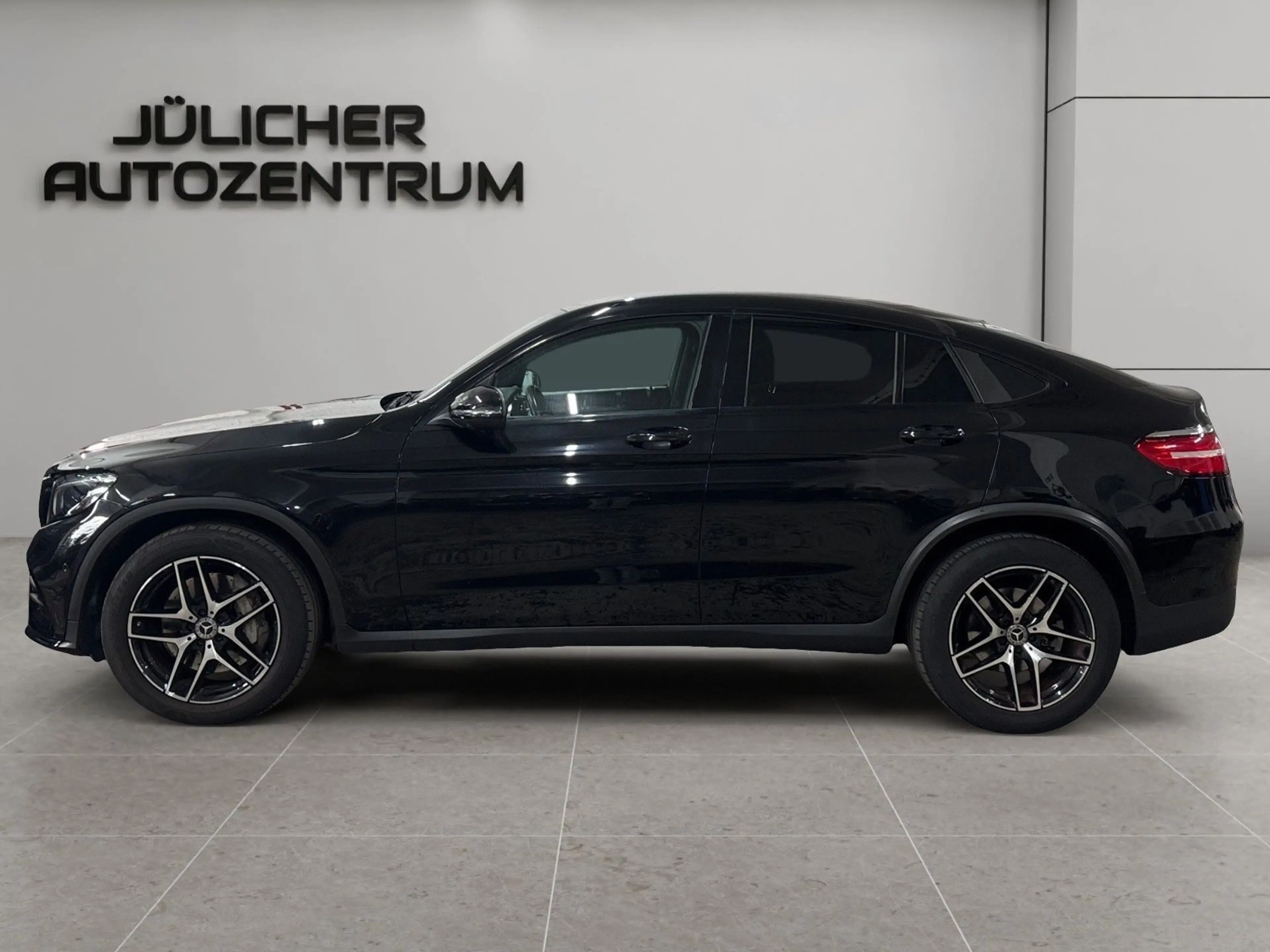 Mercedes-Benz GLC 250 Coupe 4Matic Amg, 2.Hand, Scheckheft — photo 5