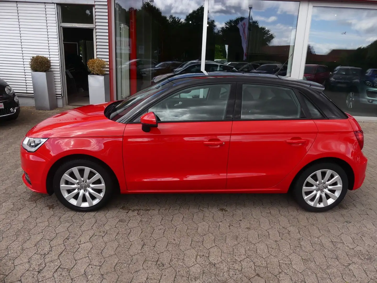 Audi A1 Sportback 1.4 TSI Automatik*SHZ*Navi*Klima Red - 2