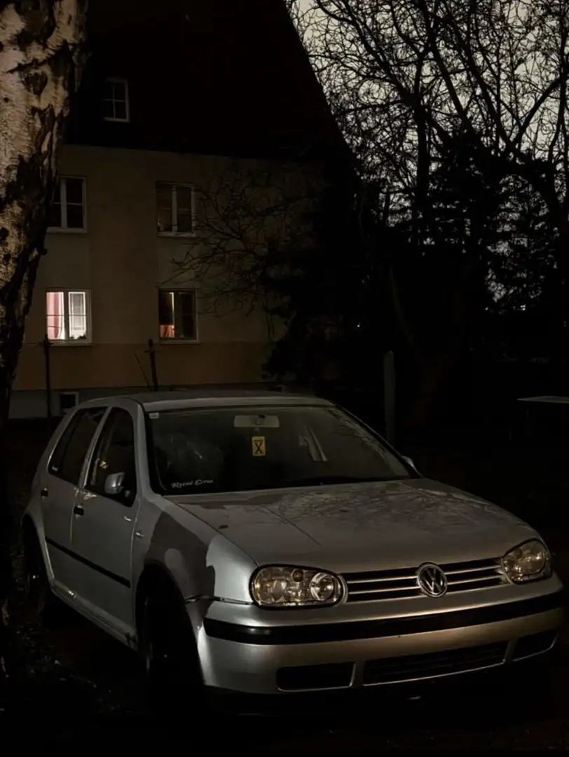 Volkswagen Golf - 2