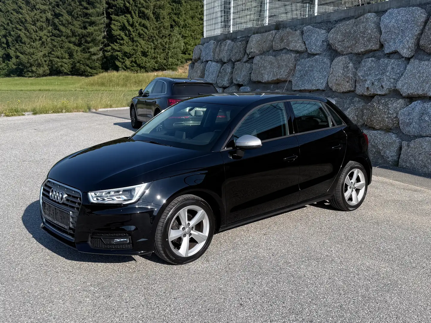 Audi A1 Design / 8 fach / PDC / Sitzheizung / Tempomat Schwarz - 2