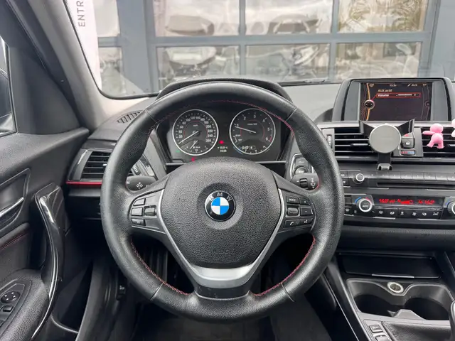 BMW 1 Series view 8