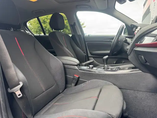 BMW 1 Series view 10
