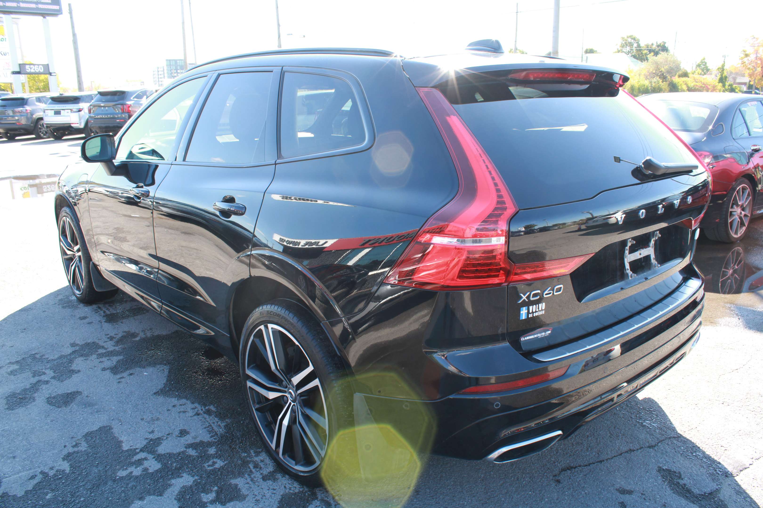2021 Volvo XC60 Recharge R-Design - Image 5
