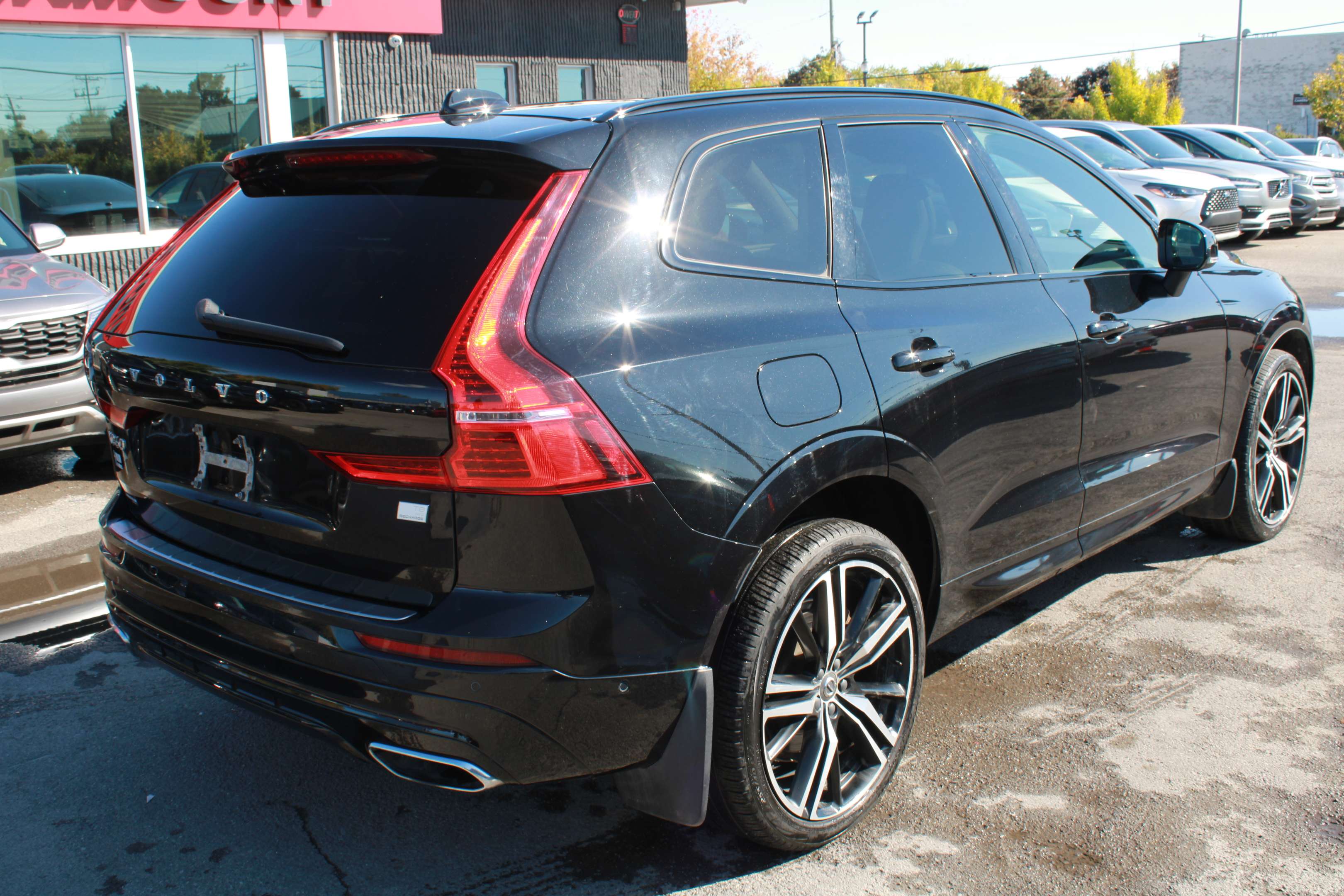 2021 Volvo XC60 Recharge R-Design - Image 7