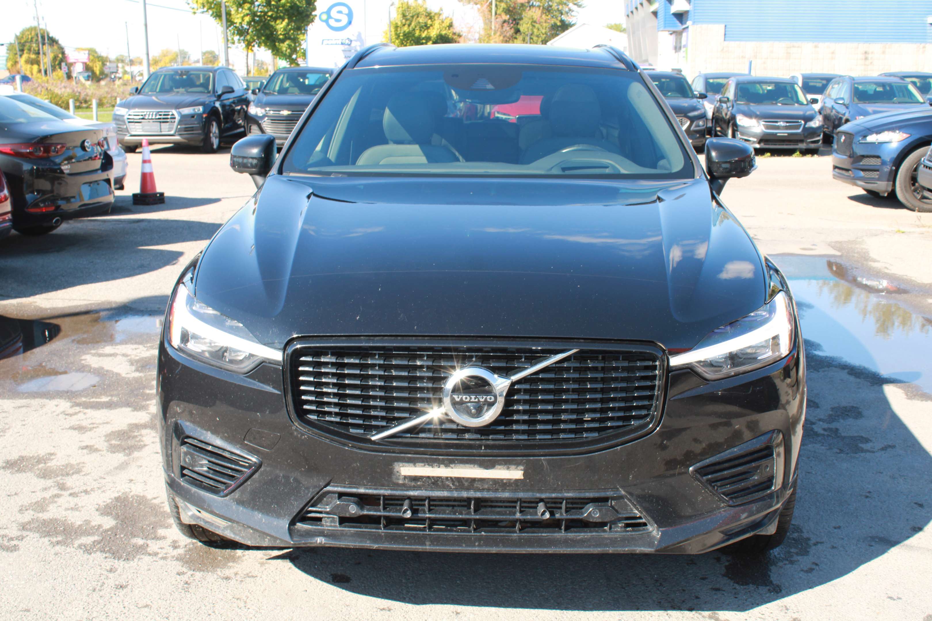 2021 Volvo XC60 Recharge R-Design - Image 11