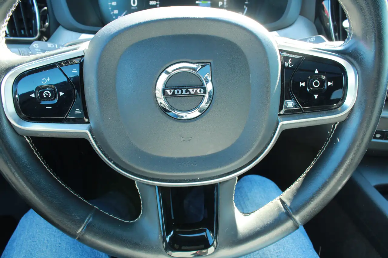 Volvo XC60 снимка Volvo XC60