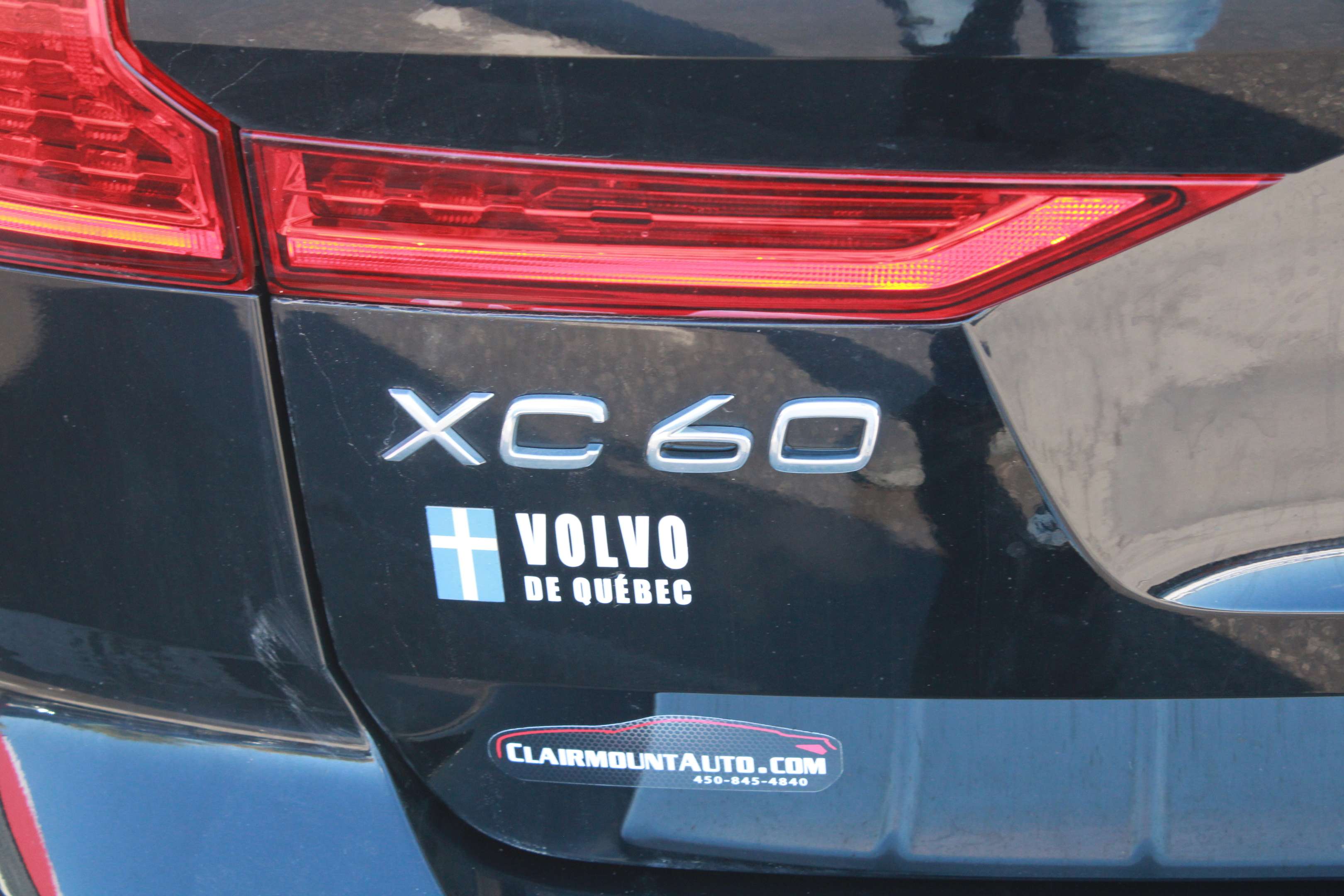 2021 Volvo XC60 Recharge R-Design - Image 12
