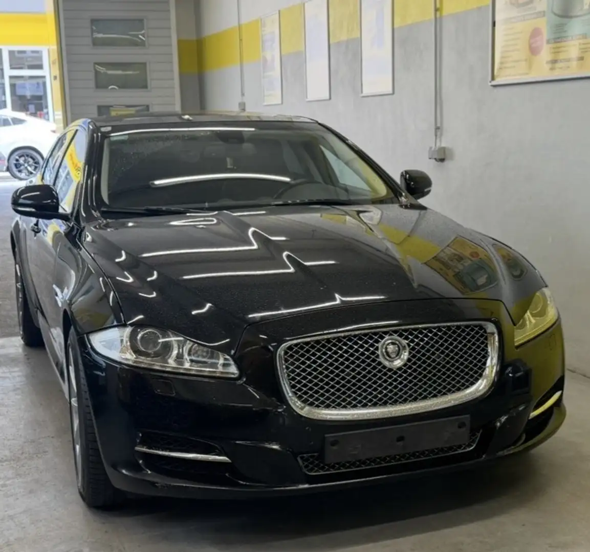 Jaguar XJ 3.0 V6 Diesel S Premium Luxury Schwarz - 1
