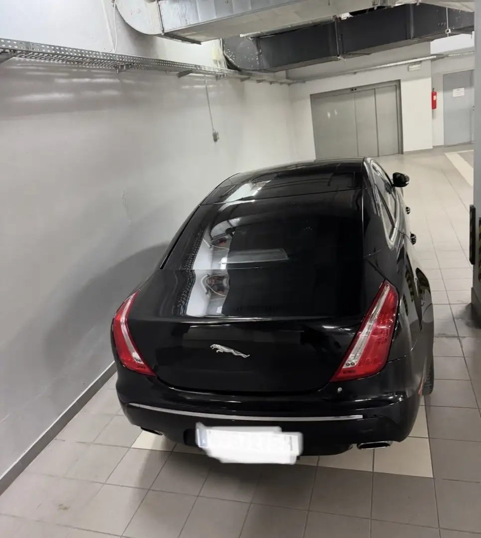 Jaguar XJ 3.0 V6 Diesel S Premium Luxury Schwarz - 2