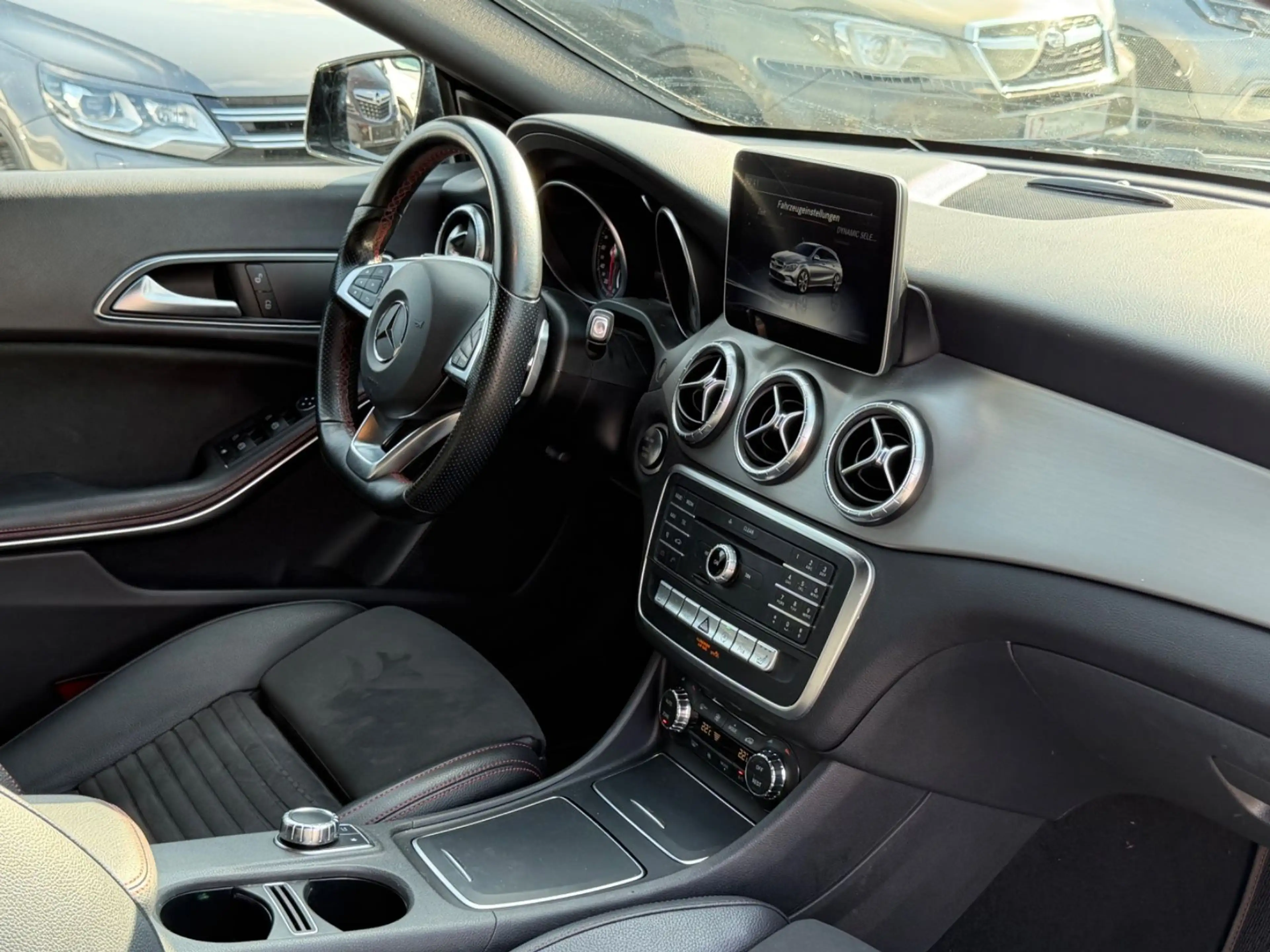 Mercedes-Benz CLA 220 4Matic AMG-Line — photo 11