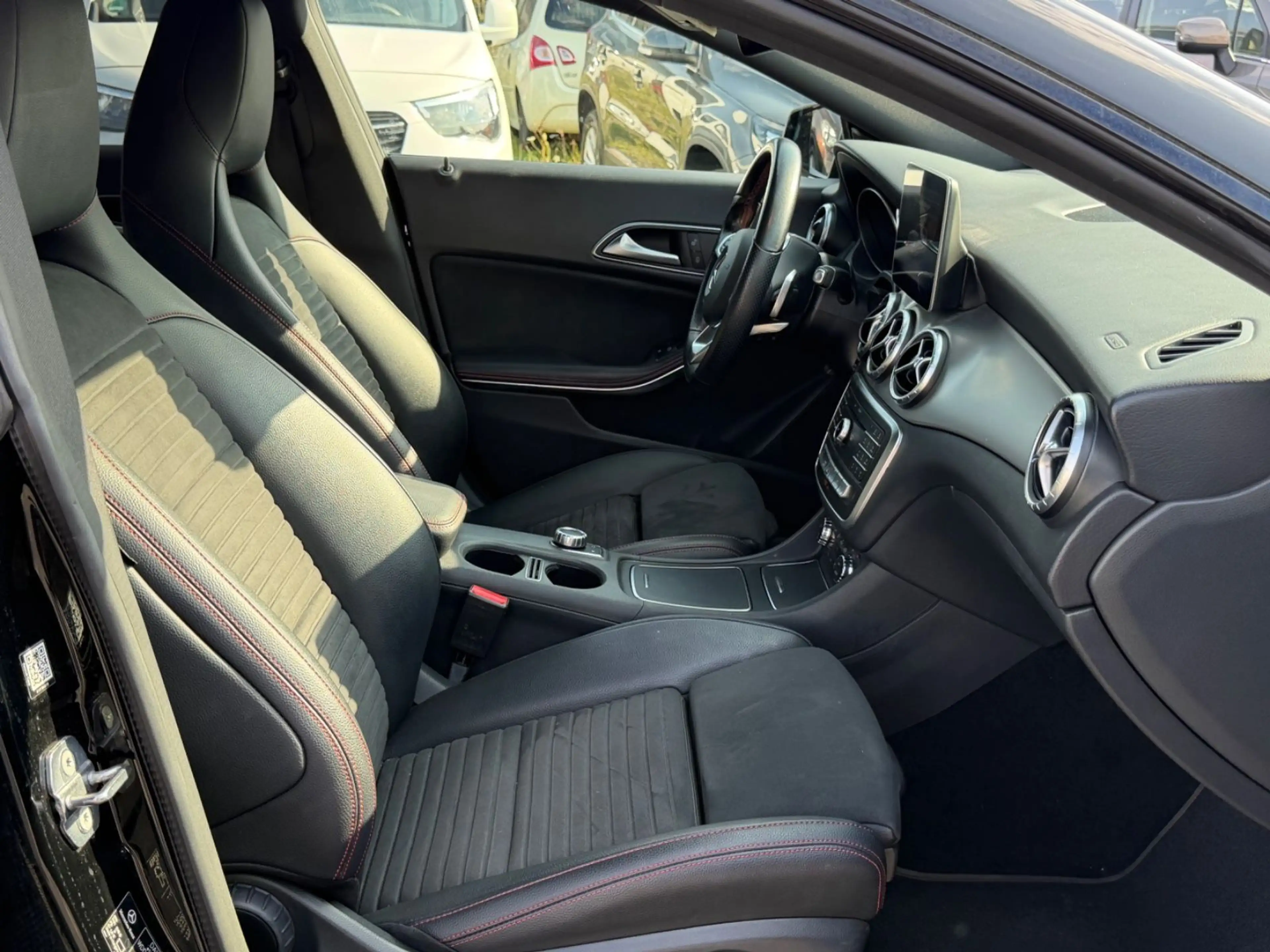 Mercedes-Benz CLA 220 4Matic AMG-Line — photo 10
