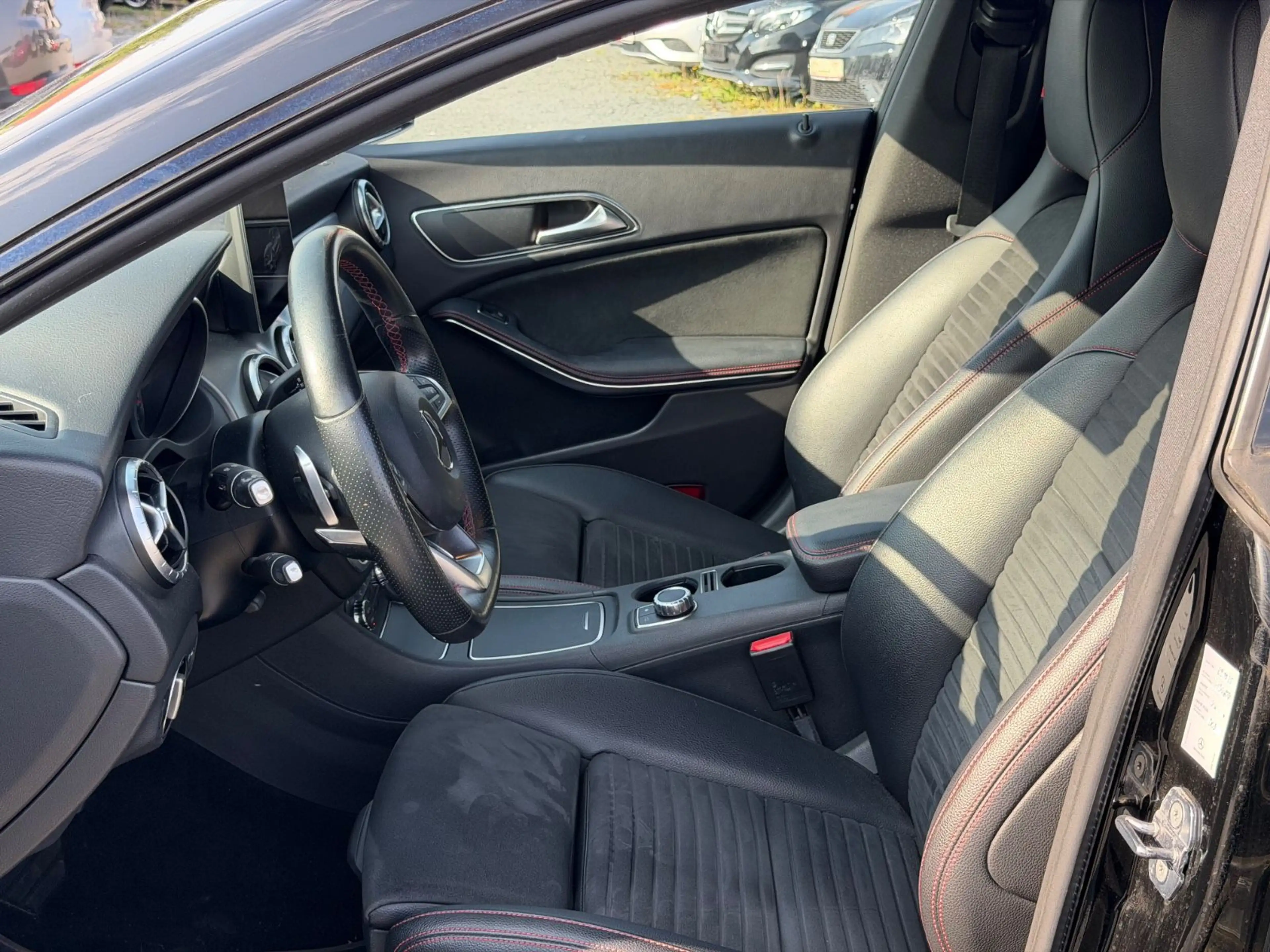 Mercedes-Benz CLA 220 4Matic AMG-Line — photo 9