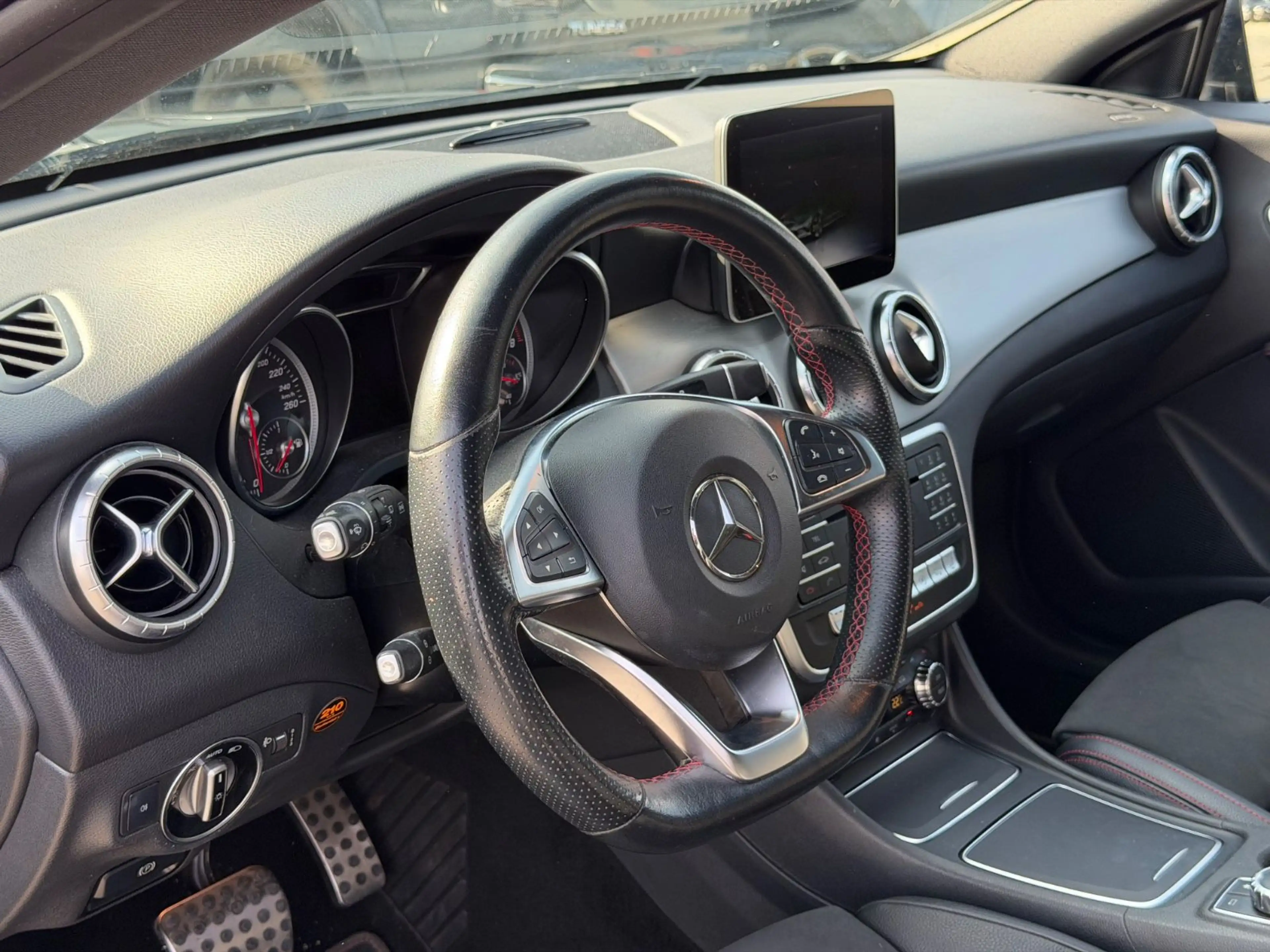 Mercedes-Benz CLA 220 4Matic AMG-Line — photo 8