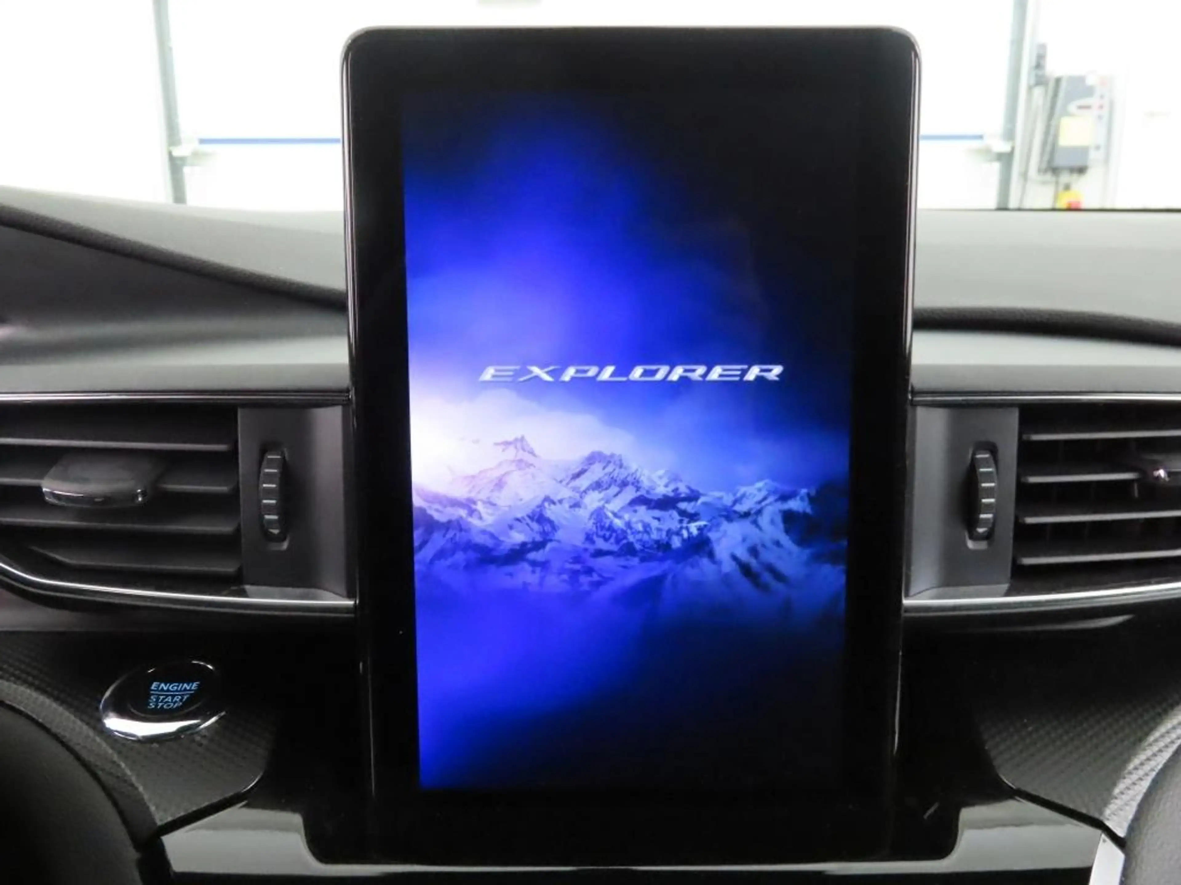 Ford Explorer 3.0 Plug-in Hybrid 4x4 ST-Line iACC+LED — photo 36