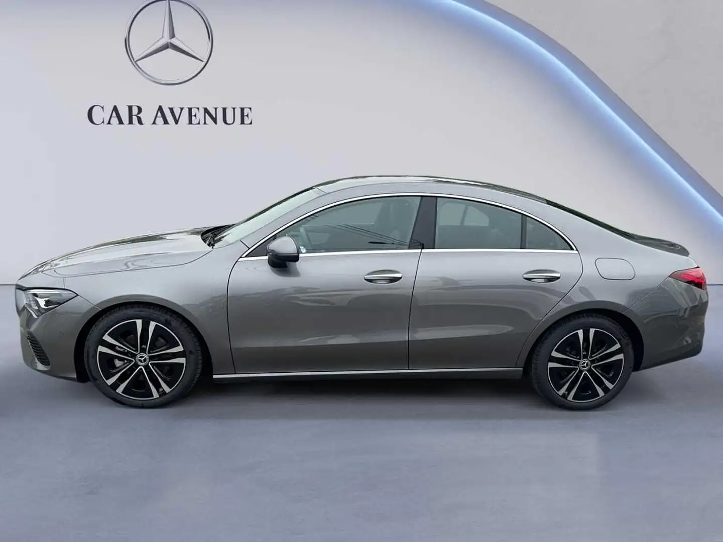 Mercedes-Benz CLA 180 Coupé Progressive Gris - 2