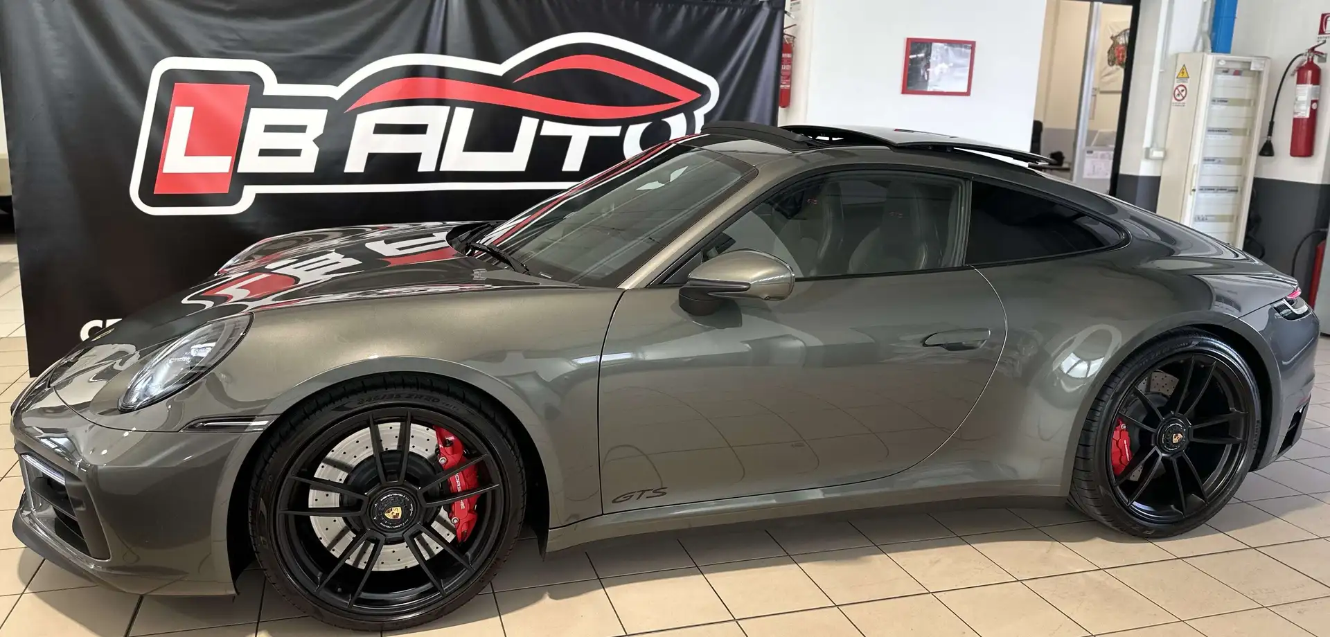 Porsche 992 911 Coupe 3.0 Carrera 4 GTS auto - 1