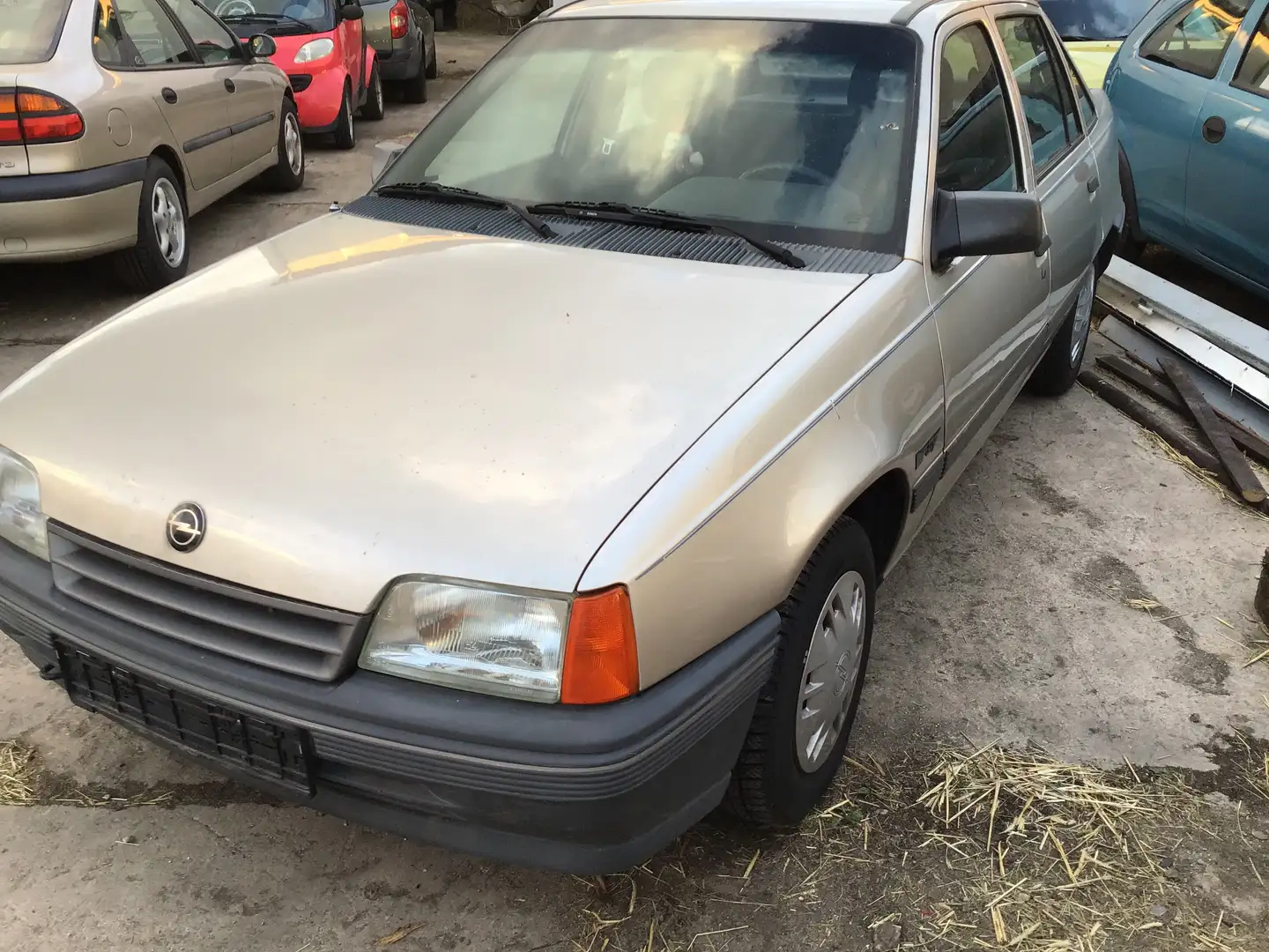 Opel Kadett Золотий - 1