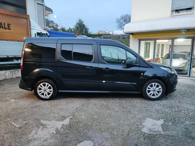 Ford Grand Tourneo 7 Posti Gancio Traino Euro 6 - Camera 360° -Navigatore - Sensori parcheggio F/R