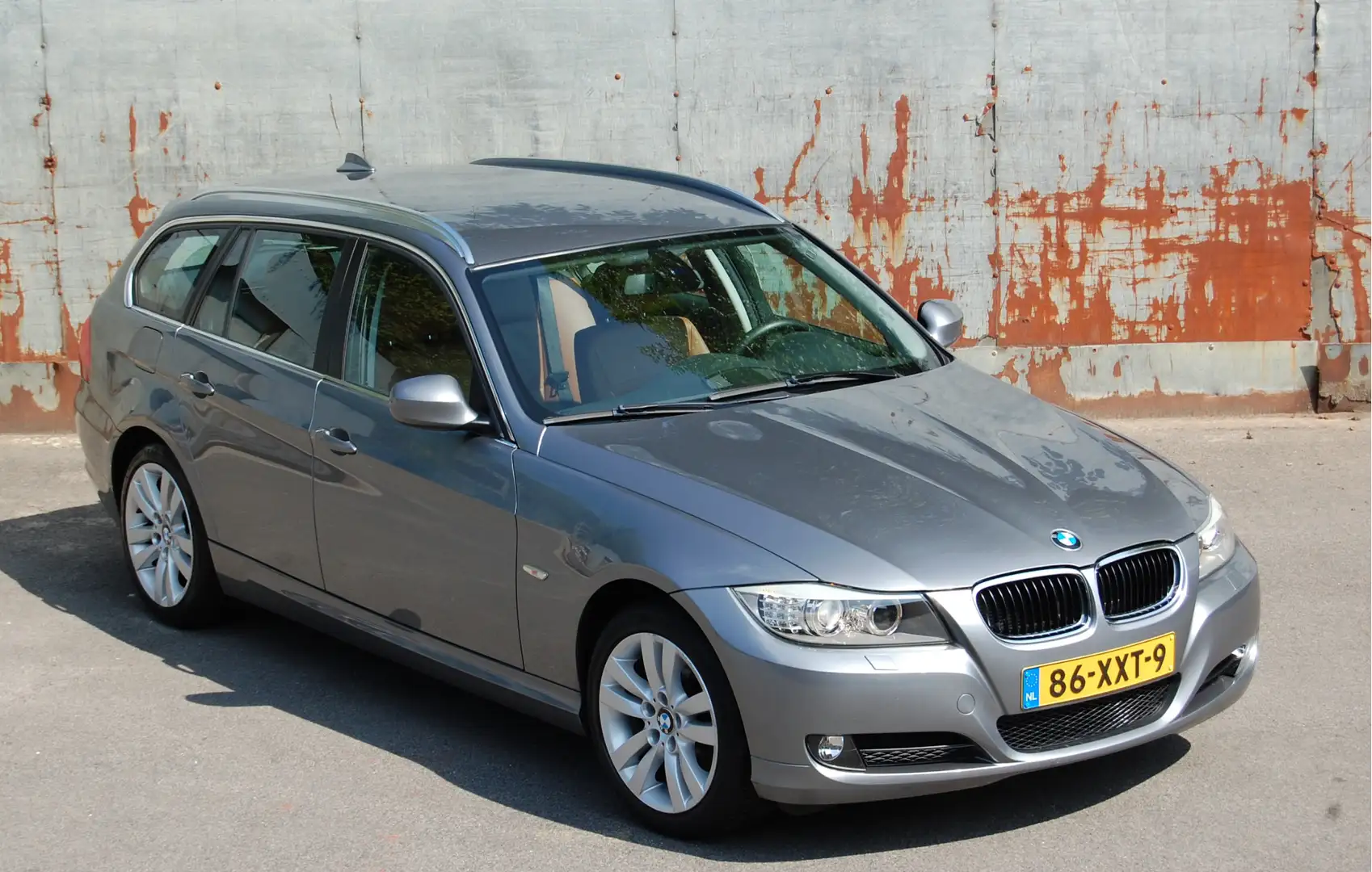 BMW 318 318i Touring / Navi / Leder / Xenon / 144DKM! Grijs - 2
