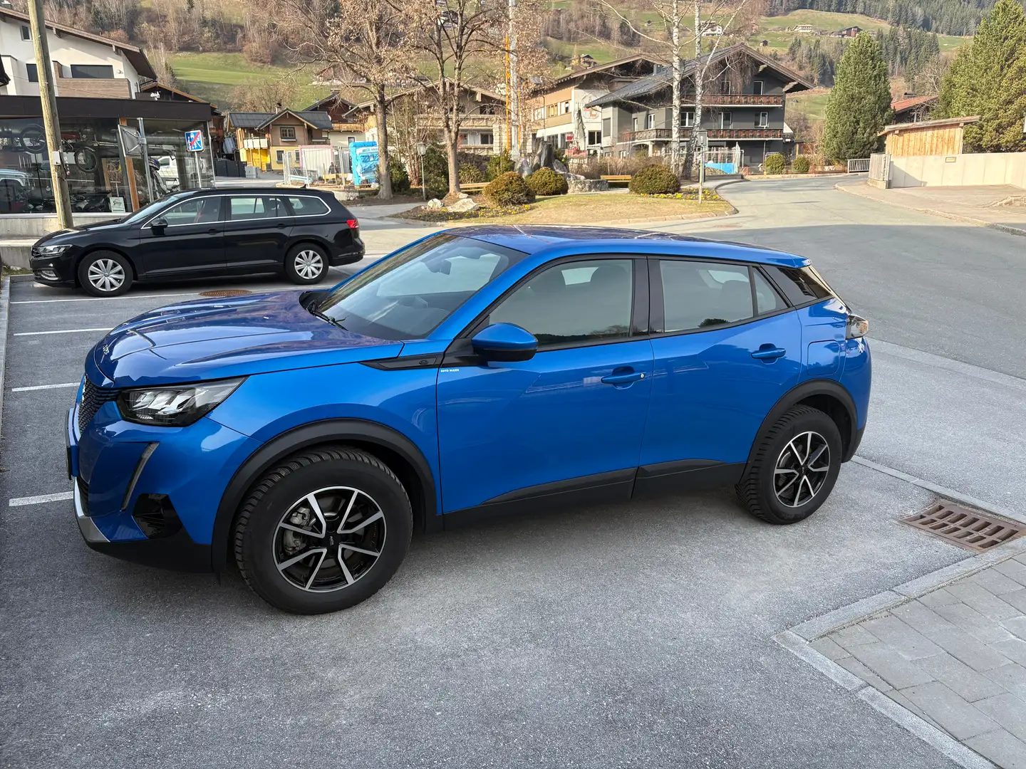 Peugeot 2008 e-2008 50kWh Active Active Blau - 2