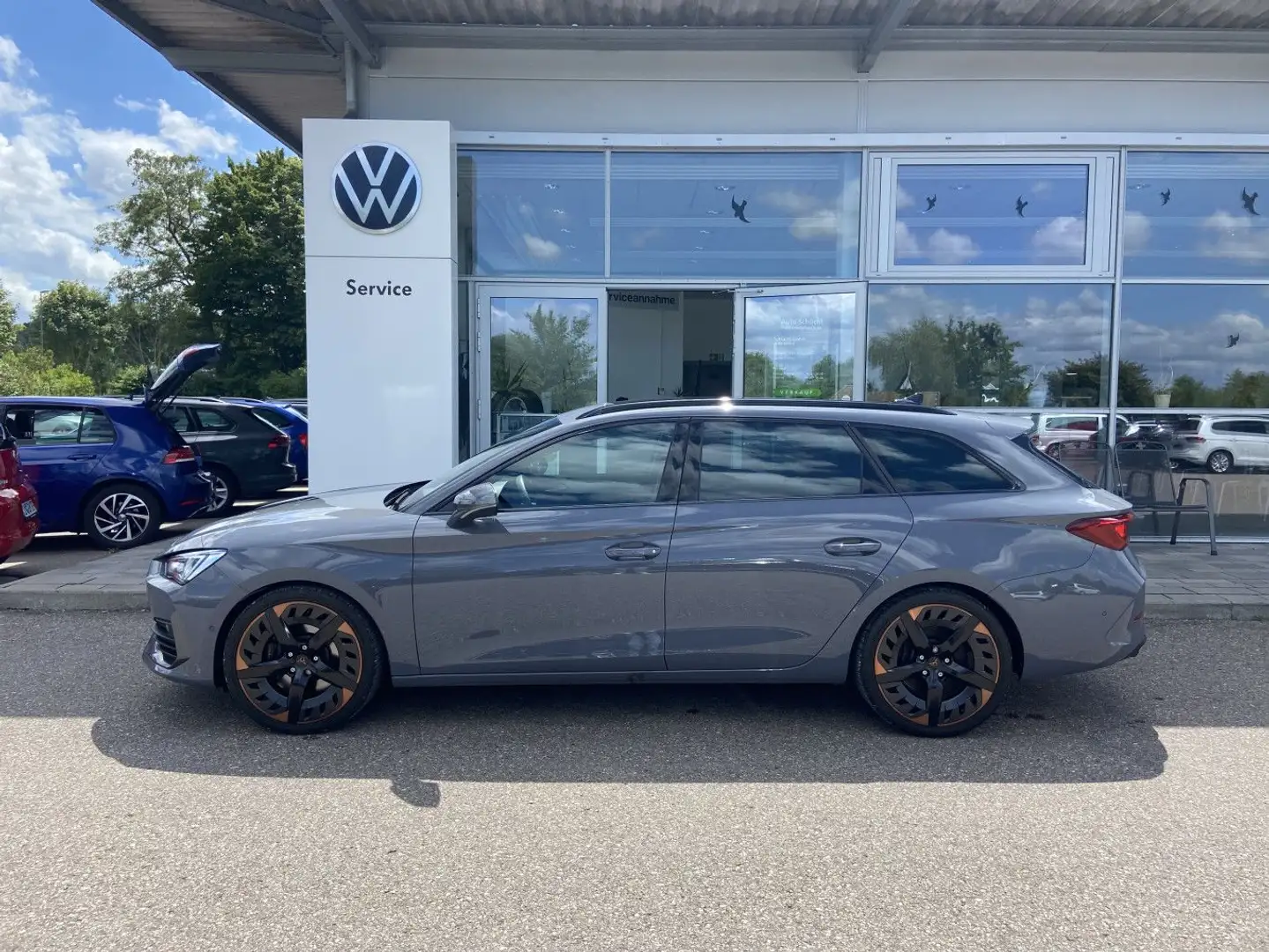 CUPRA Leon ST 2.0 TSI DSG 4-DRIVE 19"+NAVI-PRO+LED+AHK Grau - 2