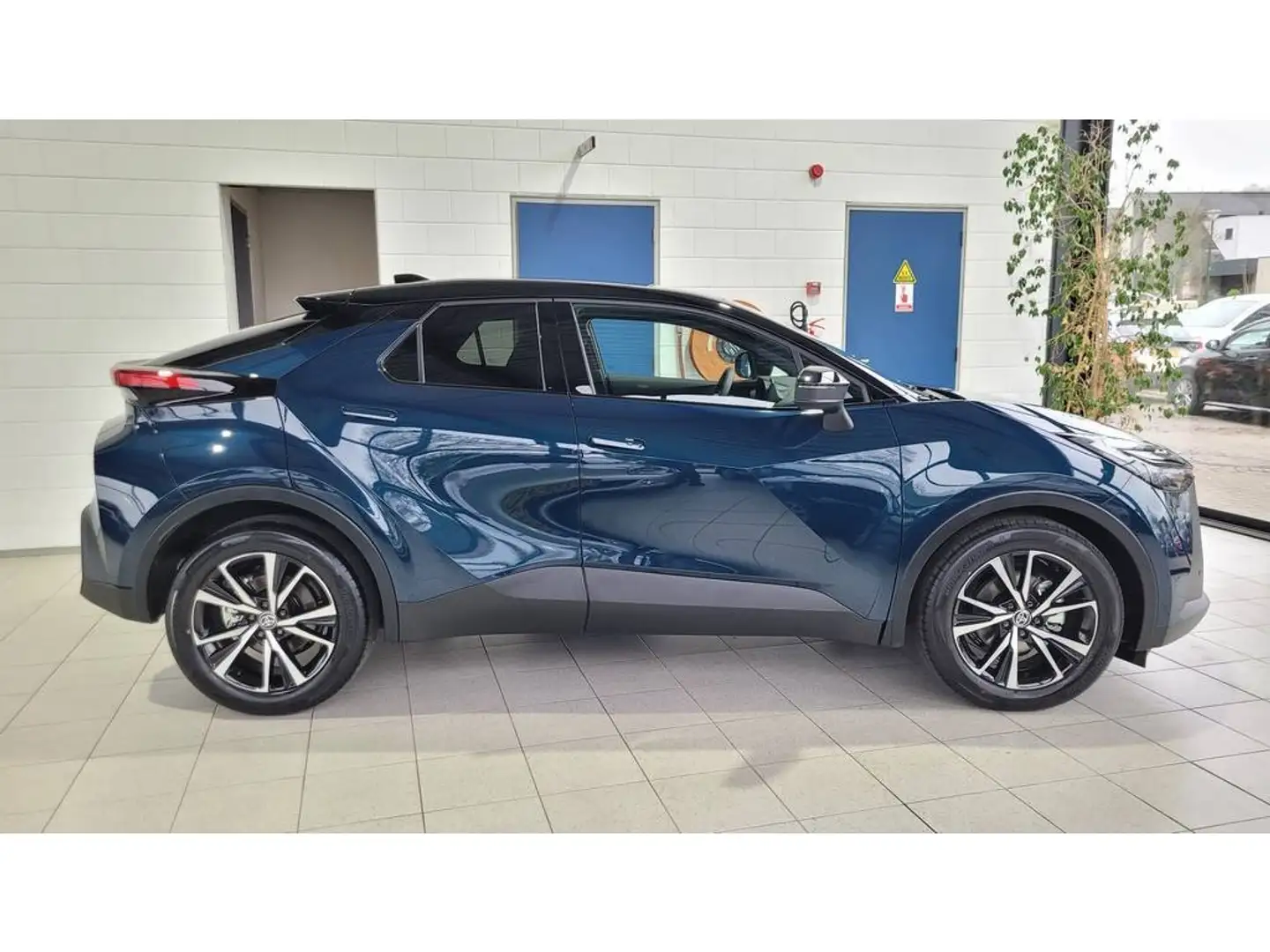 Toyota C-HR 1.8 140 Style | Groot Navi | Stoel en stuurverw | Blauw - 2
