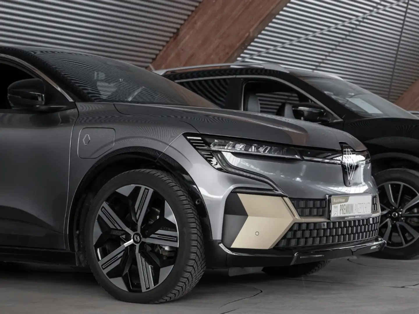Renault Megane E-Tech E-Tech EV60 220hp Iconic Navi Rückfahrkamera Leder Grijs - 2