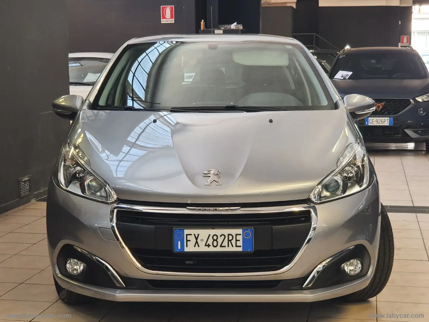 Peugeot 208 PureTech 82 S&S 5p. Allure Grau - 2