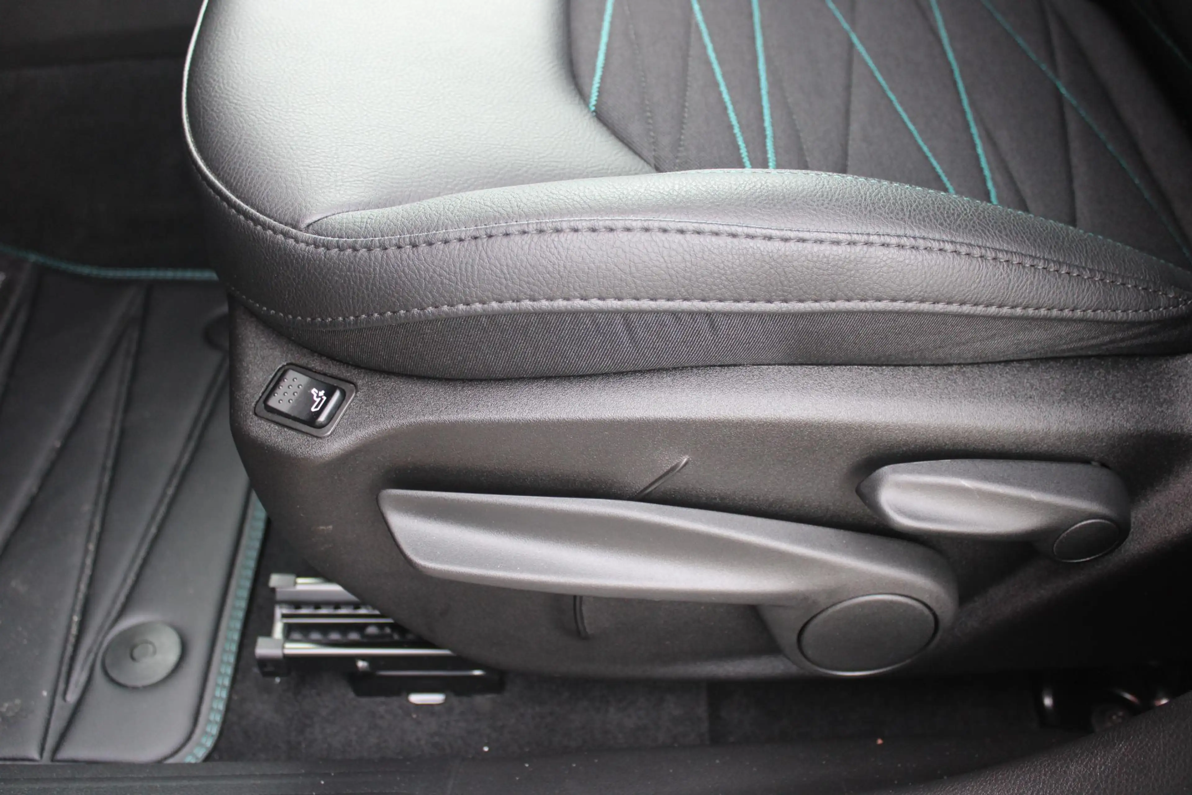 Jeep Compass 4xe 240PK Plug-in Hybrid ELECTRIC UPLAND | LAGE KM — photo 28