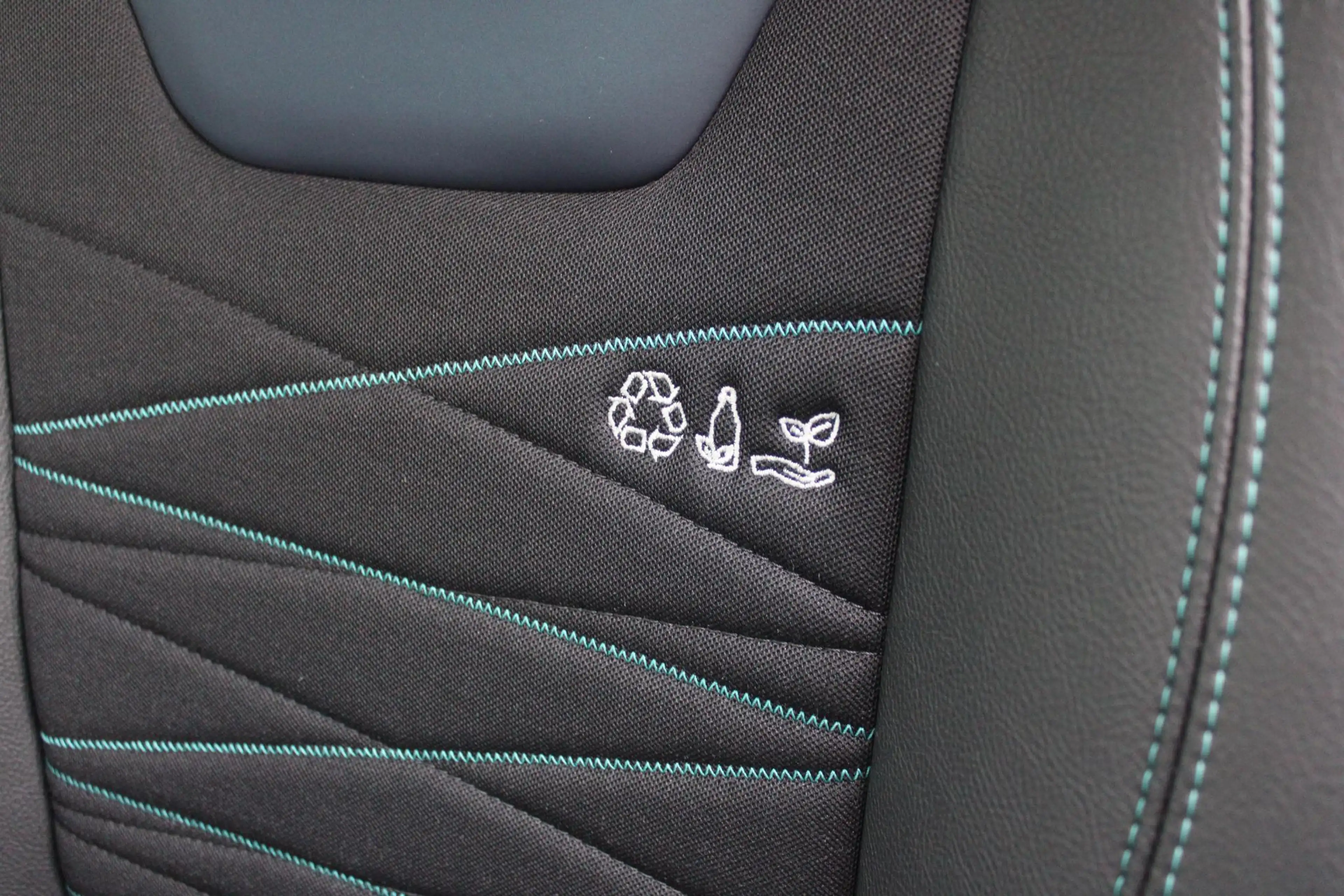 Jeep Compass 4xe 240PK Plug-in Hybrid ELECTRIC UPLAND | LAGE KM — photo 18