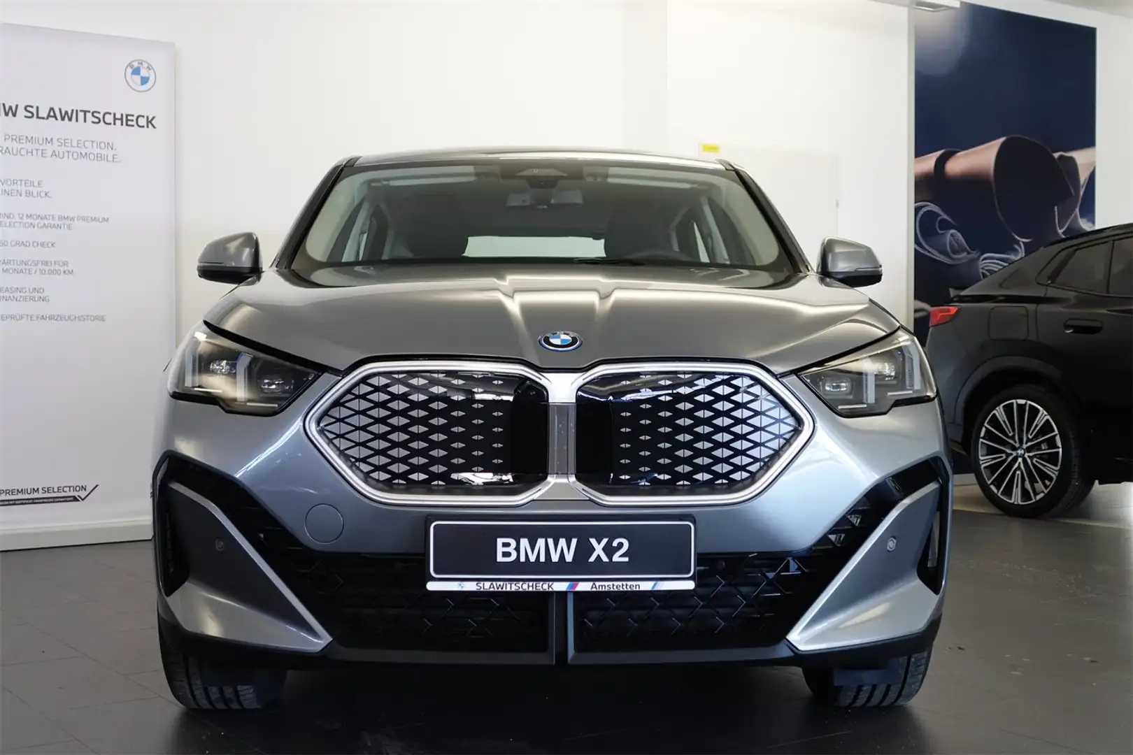 BMW iX2 eDrive20 Grau - 2
