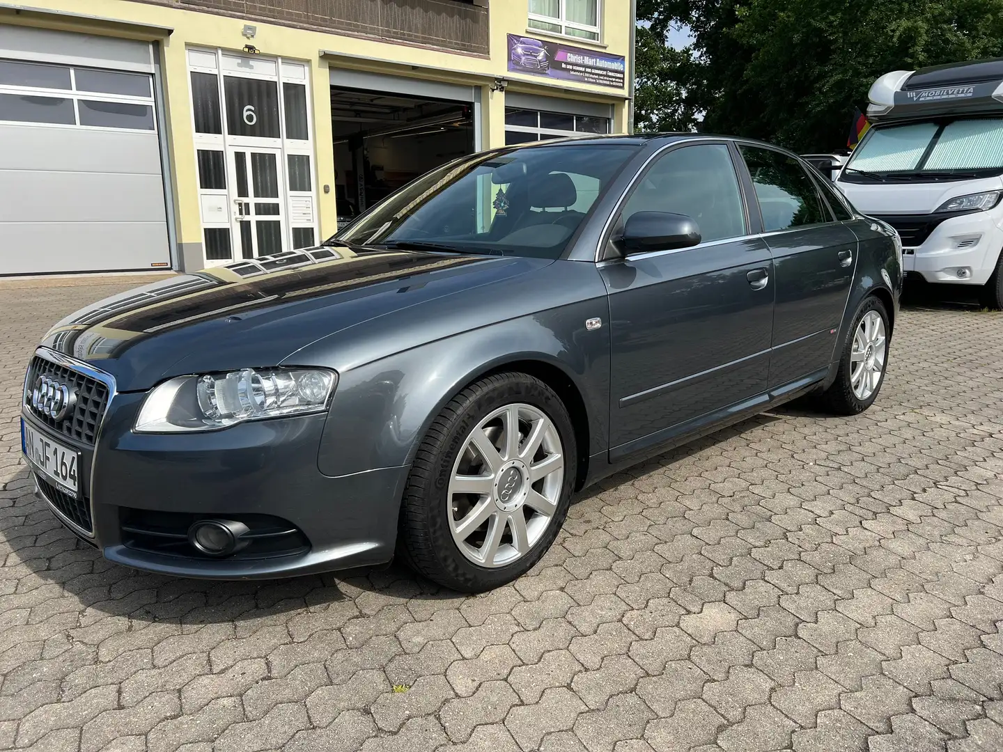 Audi A4 2.0 TDI (125kW) S-Line Leder SH 2 Hand TOP Grau - 1