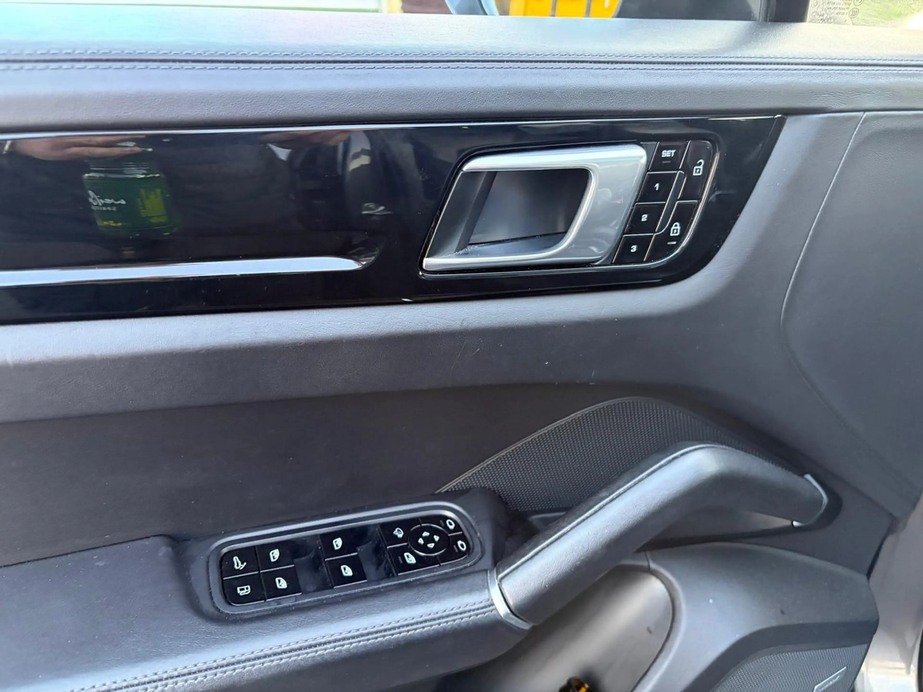 Porsche Cayenne E-Hybrid Coupé — photo 12