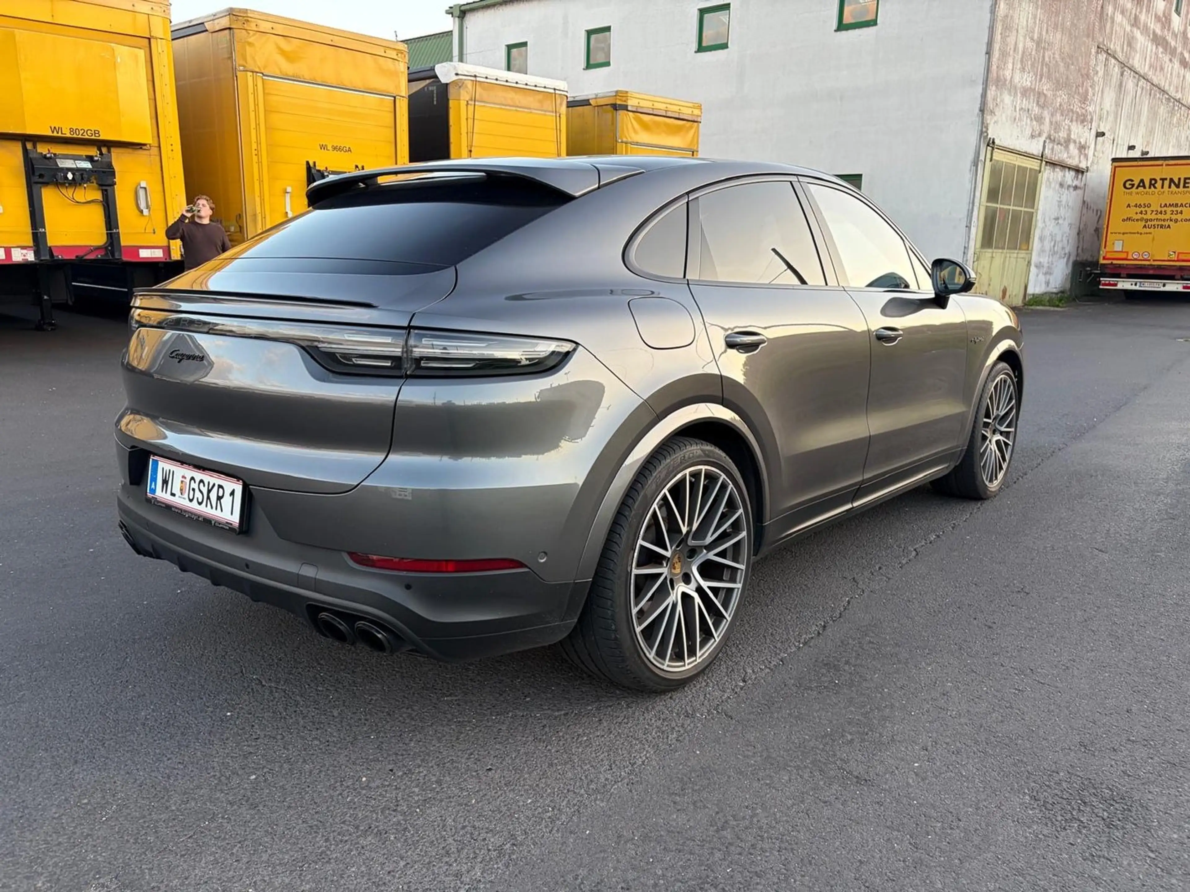 Porsche Cayenne E-Hybrid Coupé — photo 4