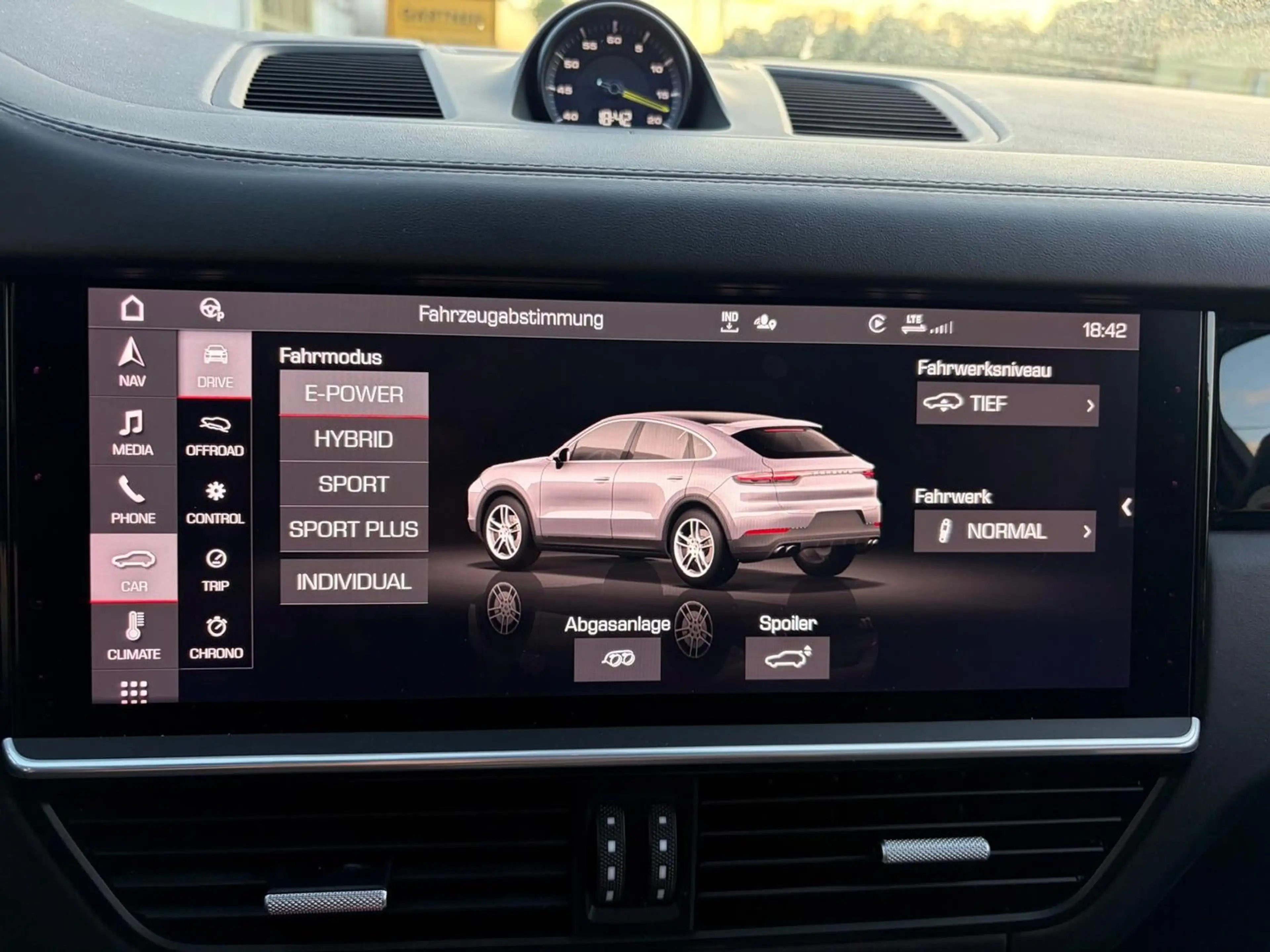 Porsche Cayenne E-Hybrid Coupé — photo 10