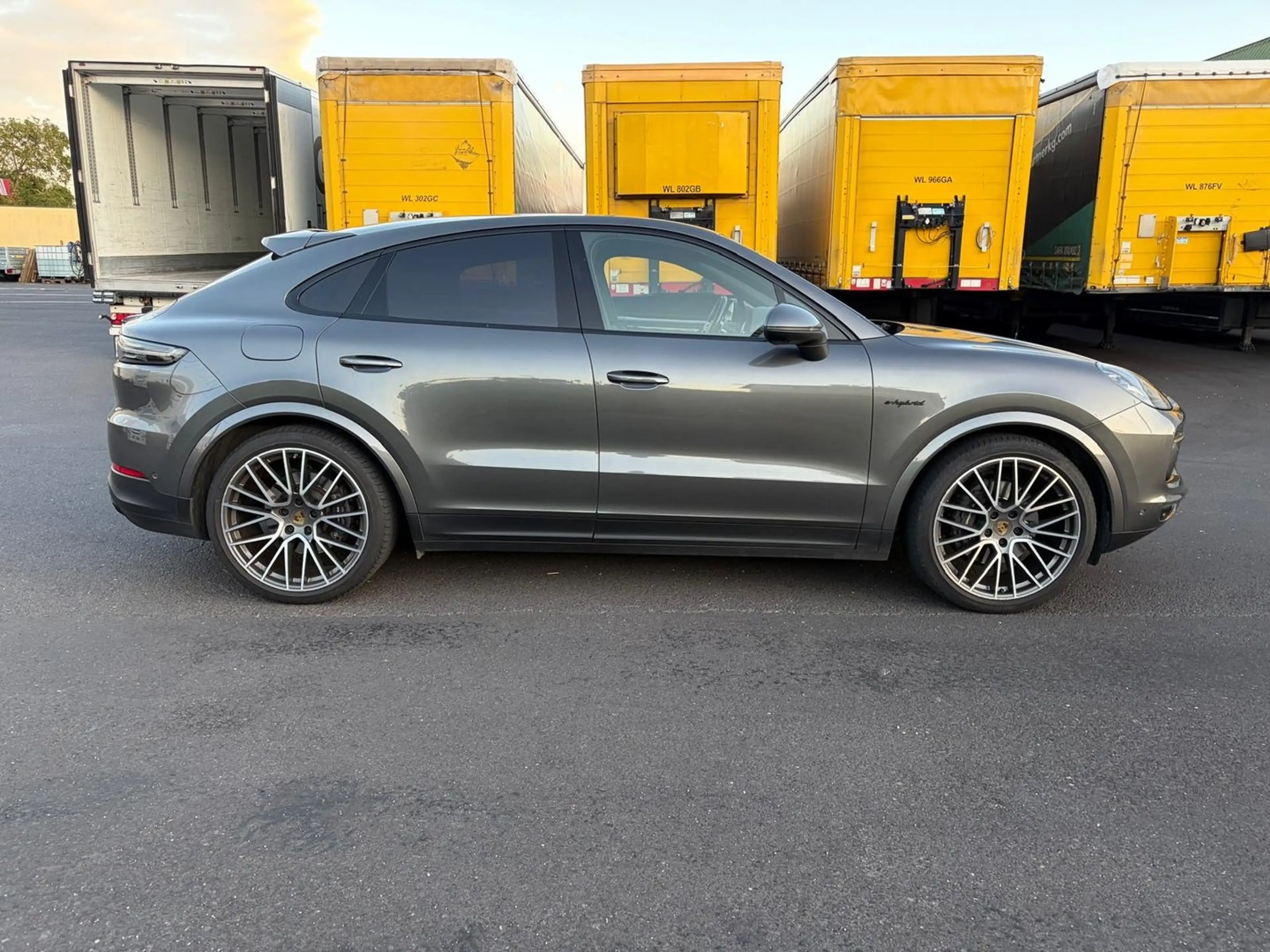 Porsche Cayenne E-Hybrid Coupé — photo 3
