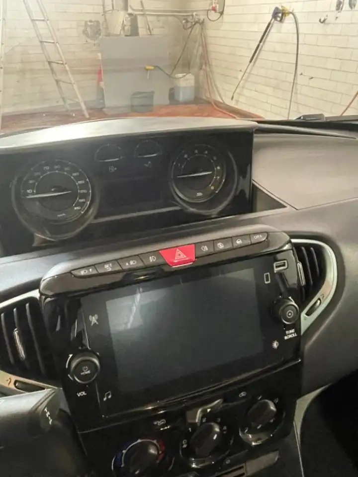 Lancia Ypsilon 2023 — фото 9